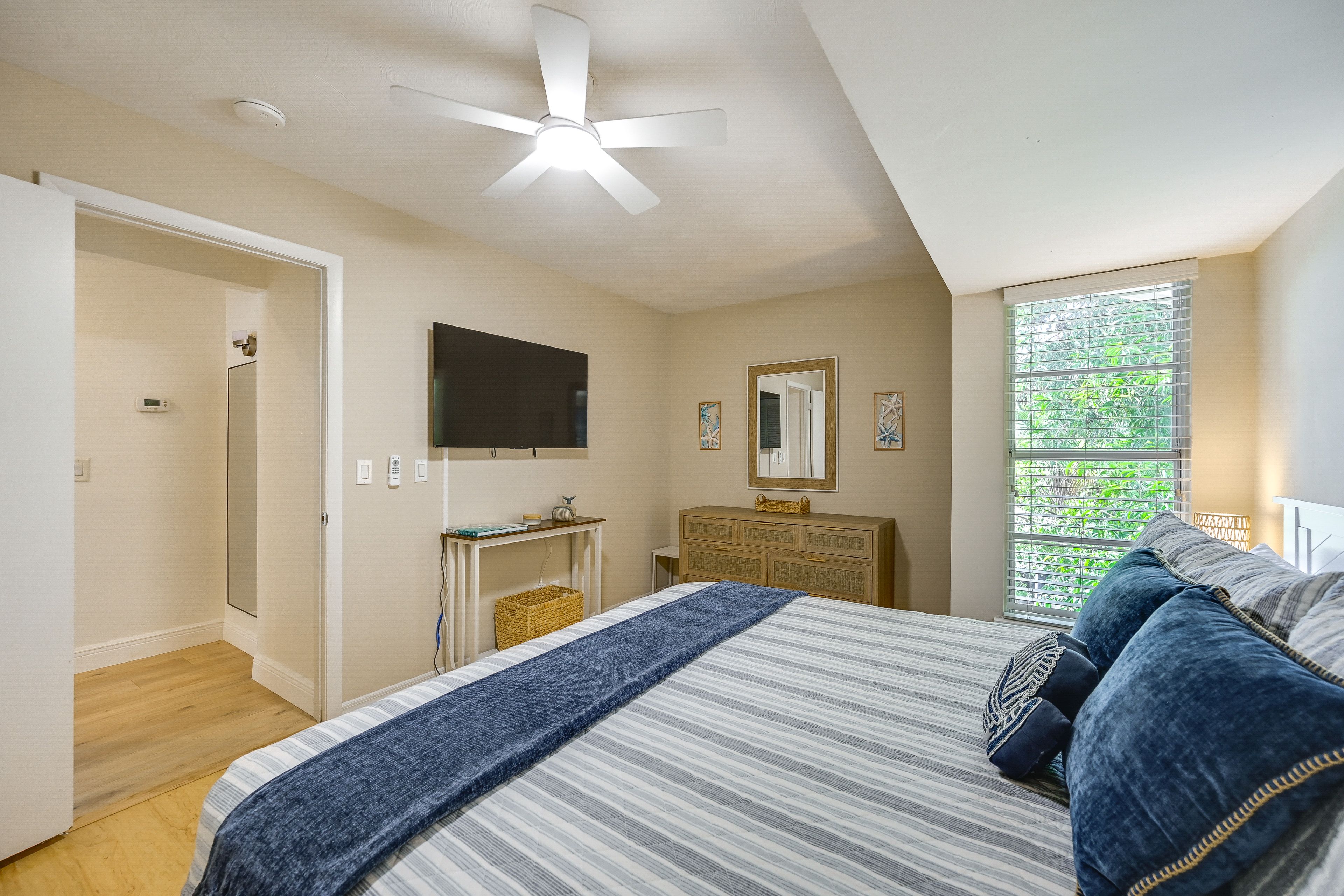 Bedroom 2 | King Bed | Upper Level
