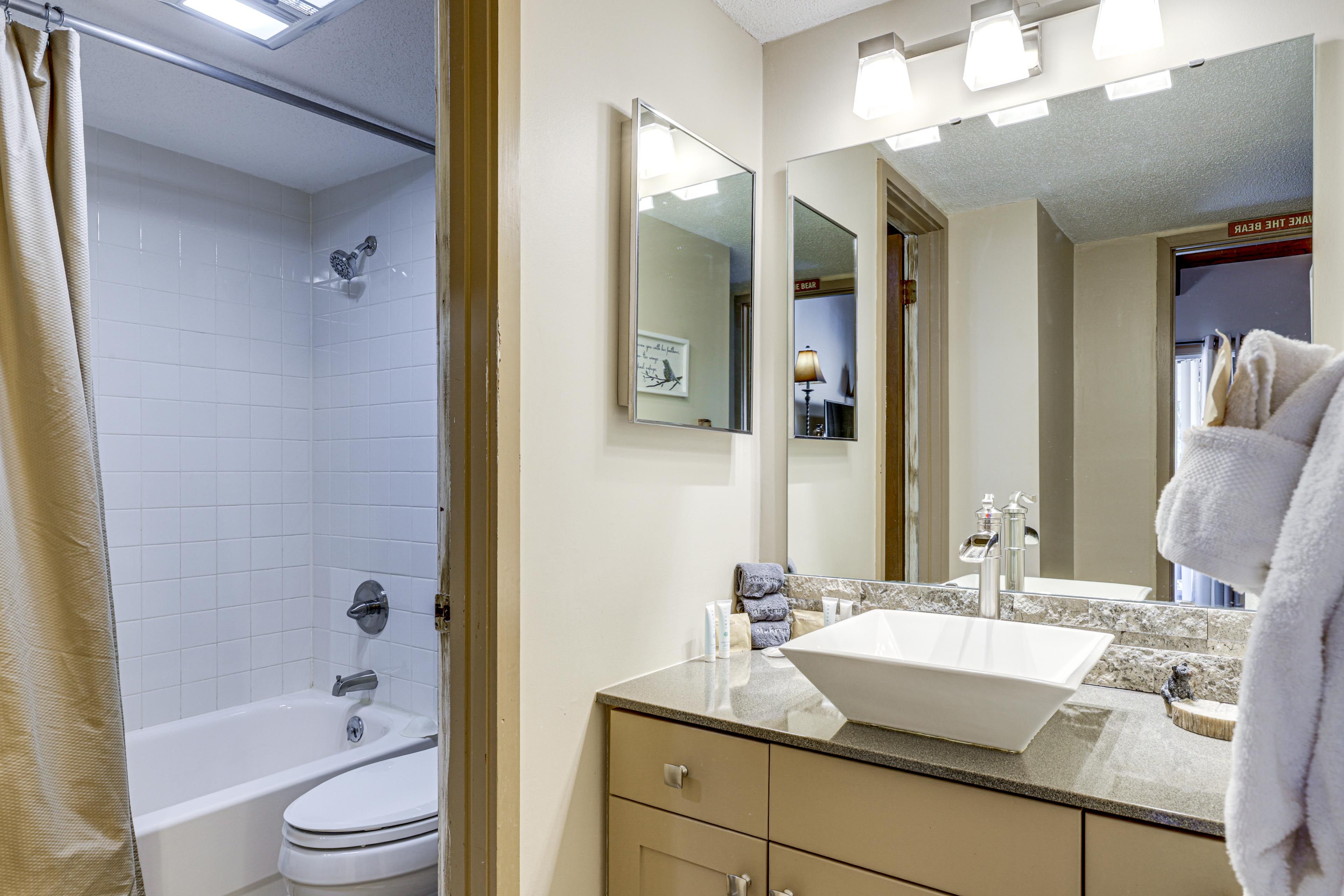 Full Bathroom | 1st Floor