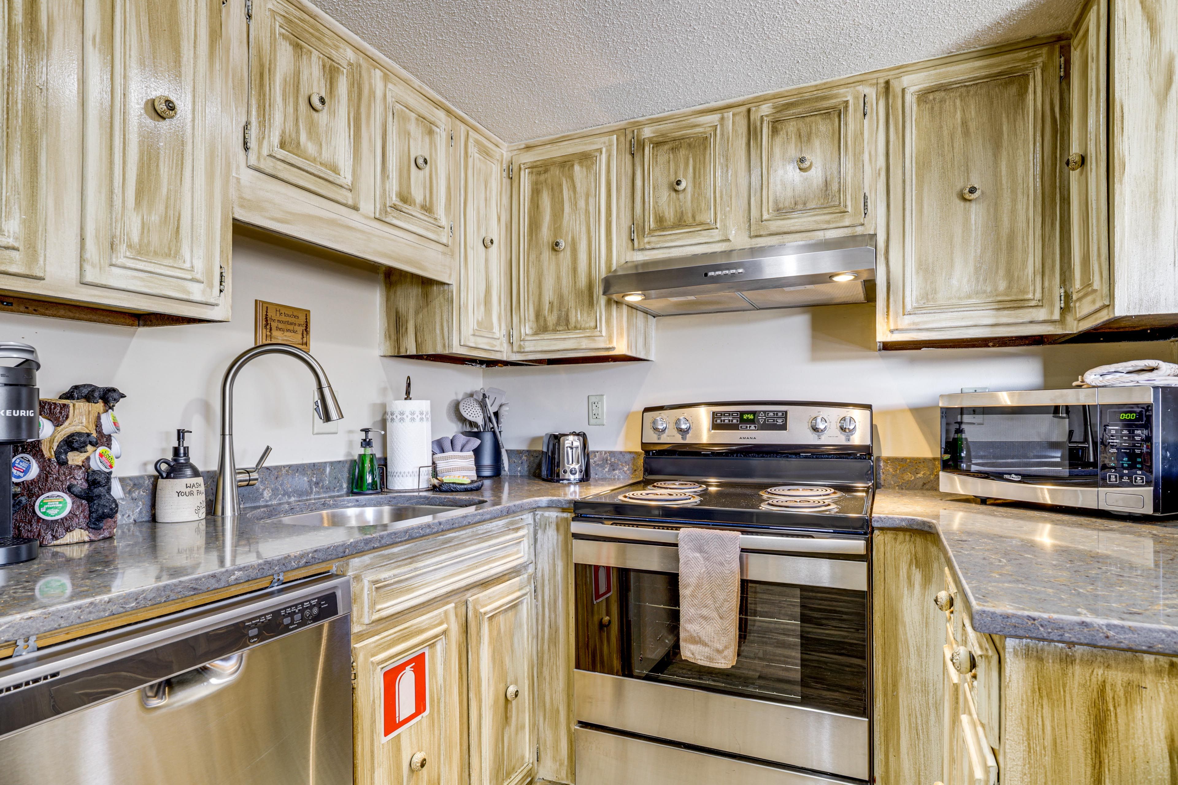 Kitchen | 1st Floor | Dishware/Flatware | Cooking Basics