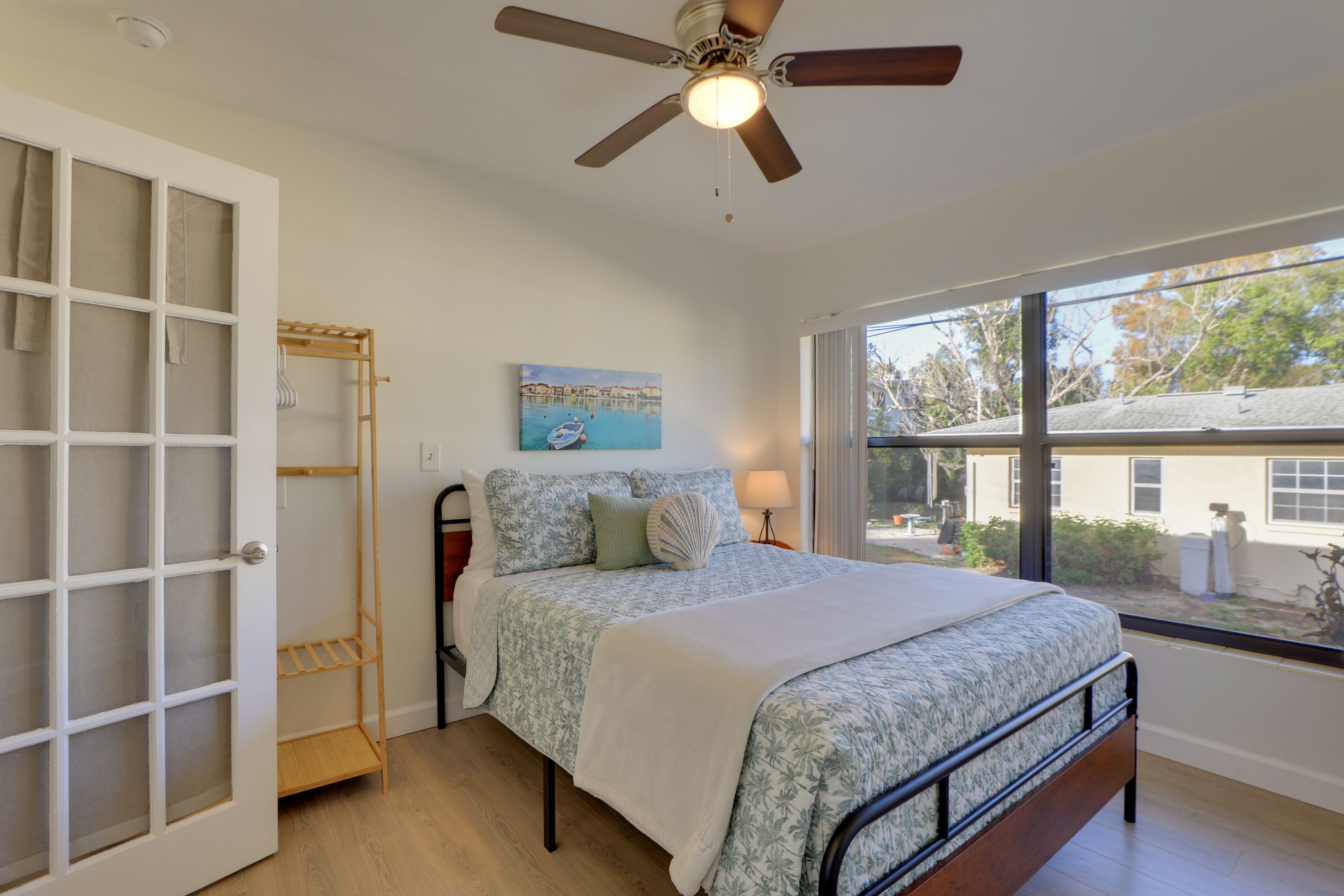 Bedroom 3 | Queen Bed