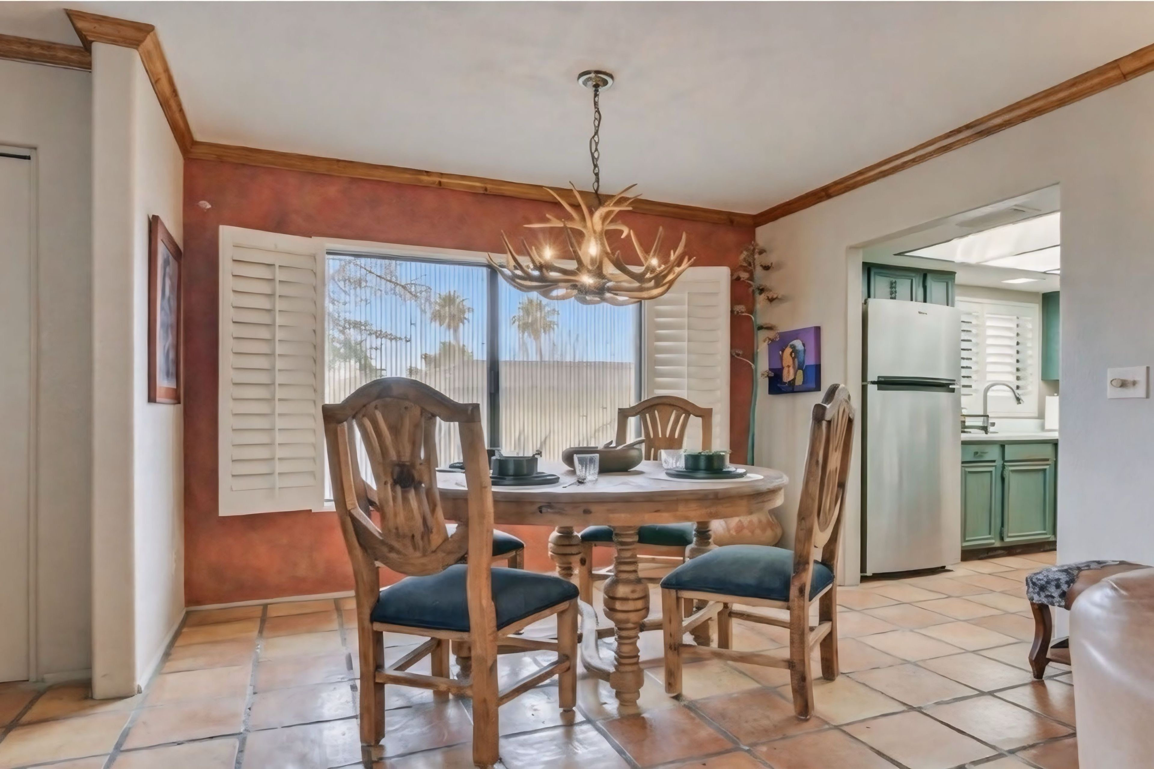 Dining Area | Full Kitchen