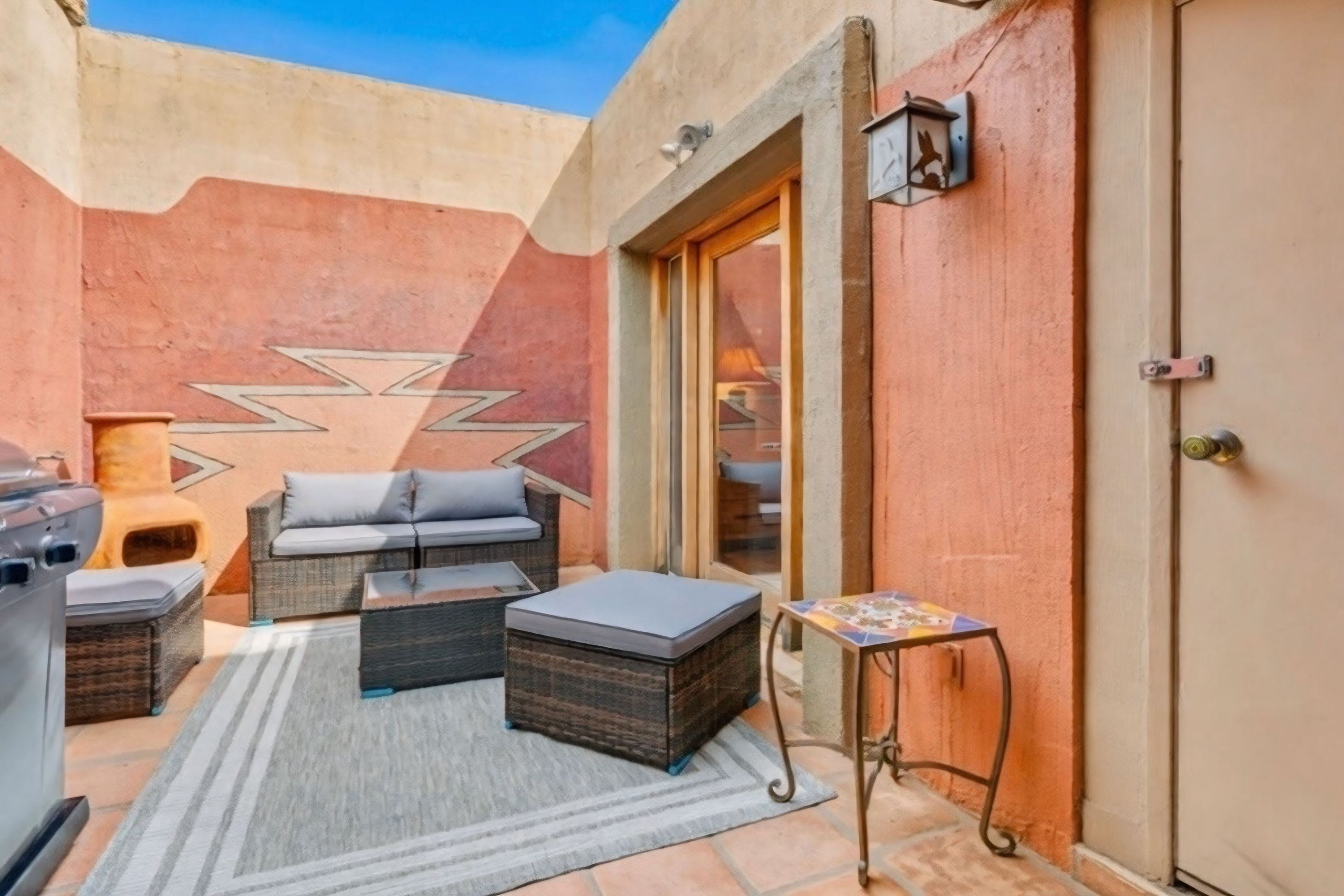 Private Courtyard | Gas Grill