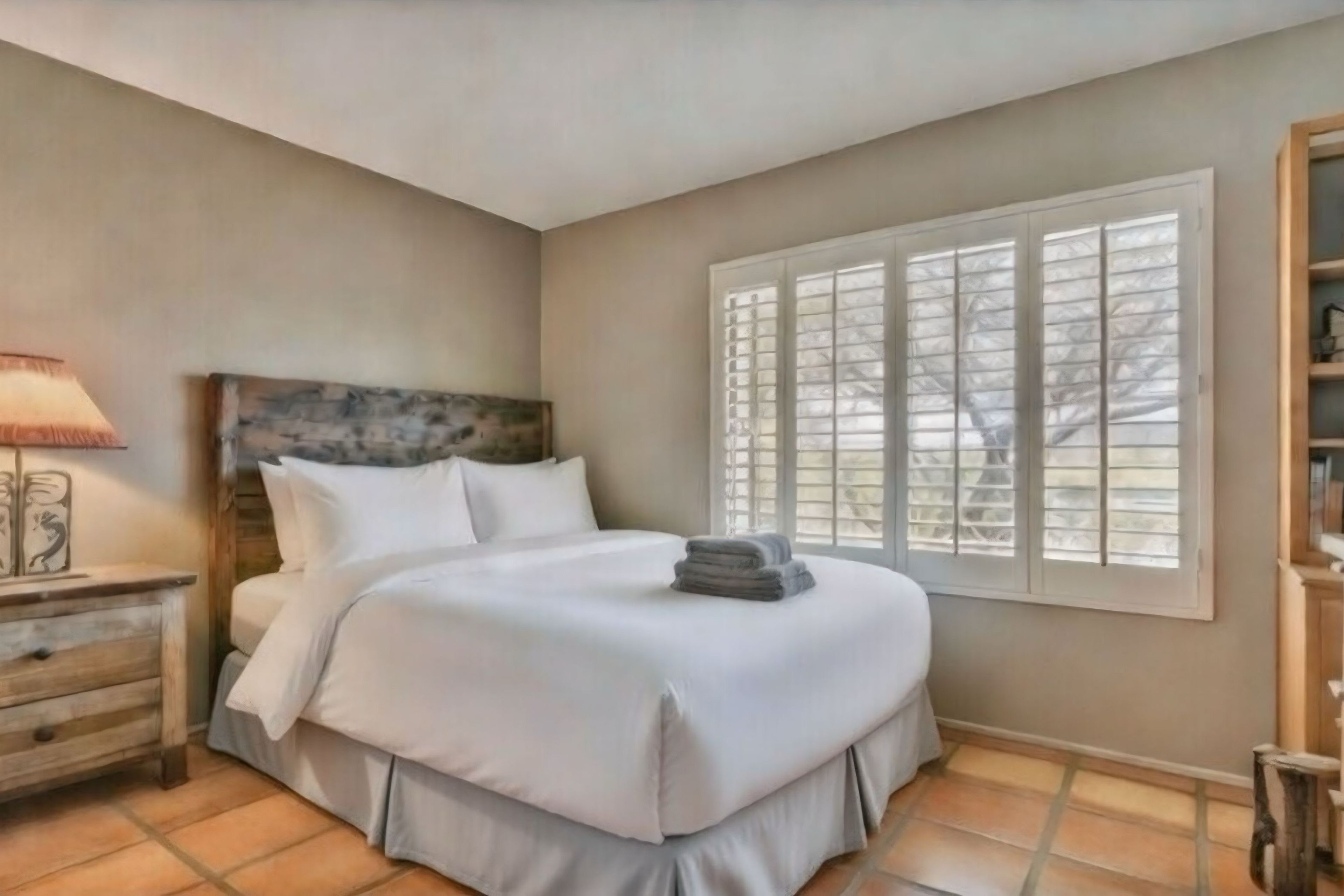 Bedroom 2 | Queen Bed