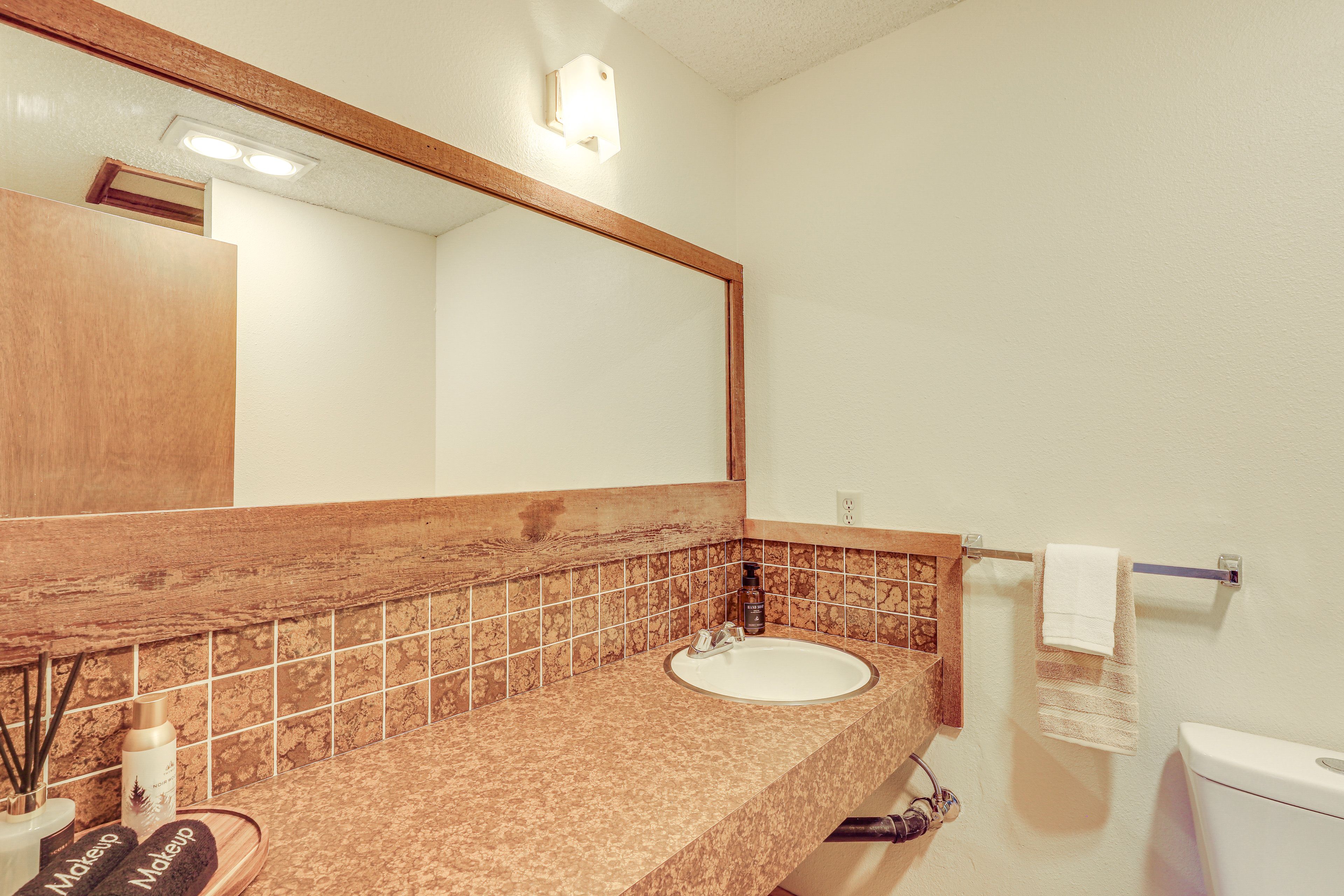 En-Suite Bathroom | 2nd Floor