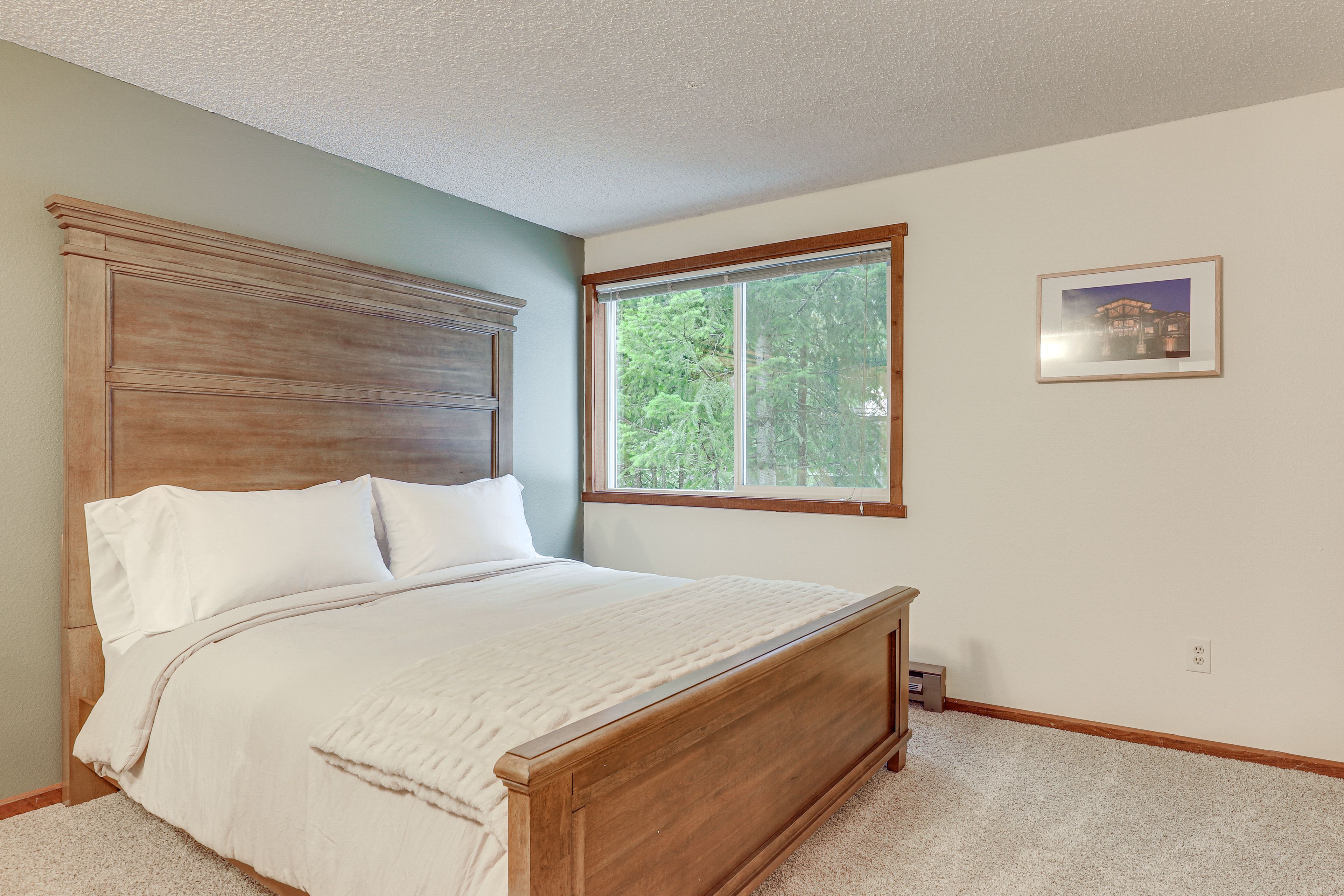 Bedroom 2 | Queen Bed | 1st Floor