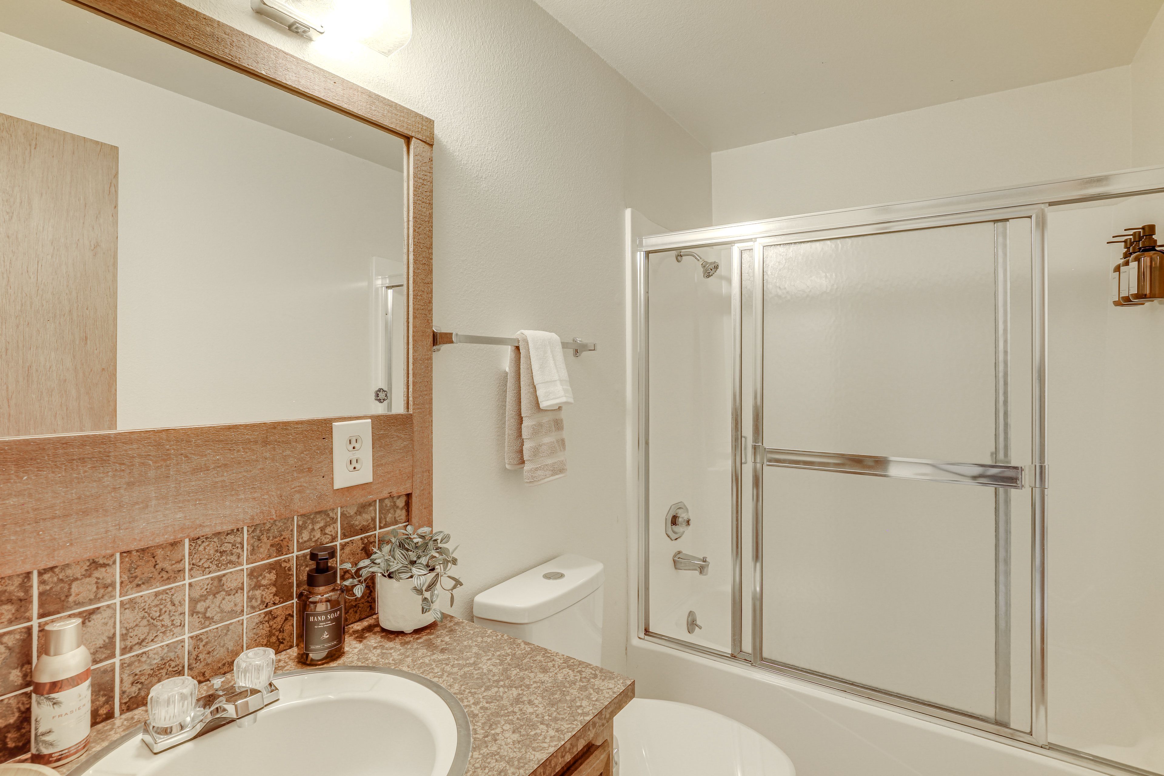 Bathroom | 2nd Floor