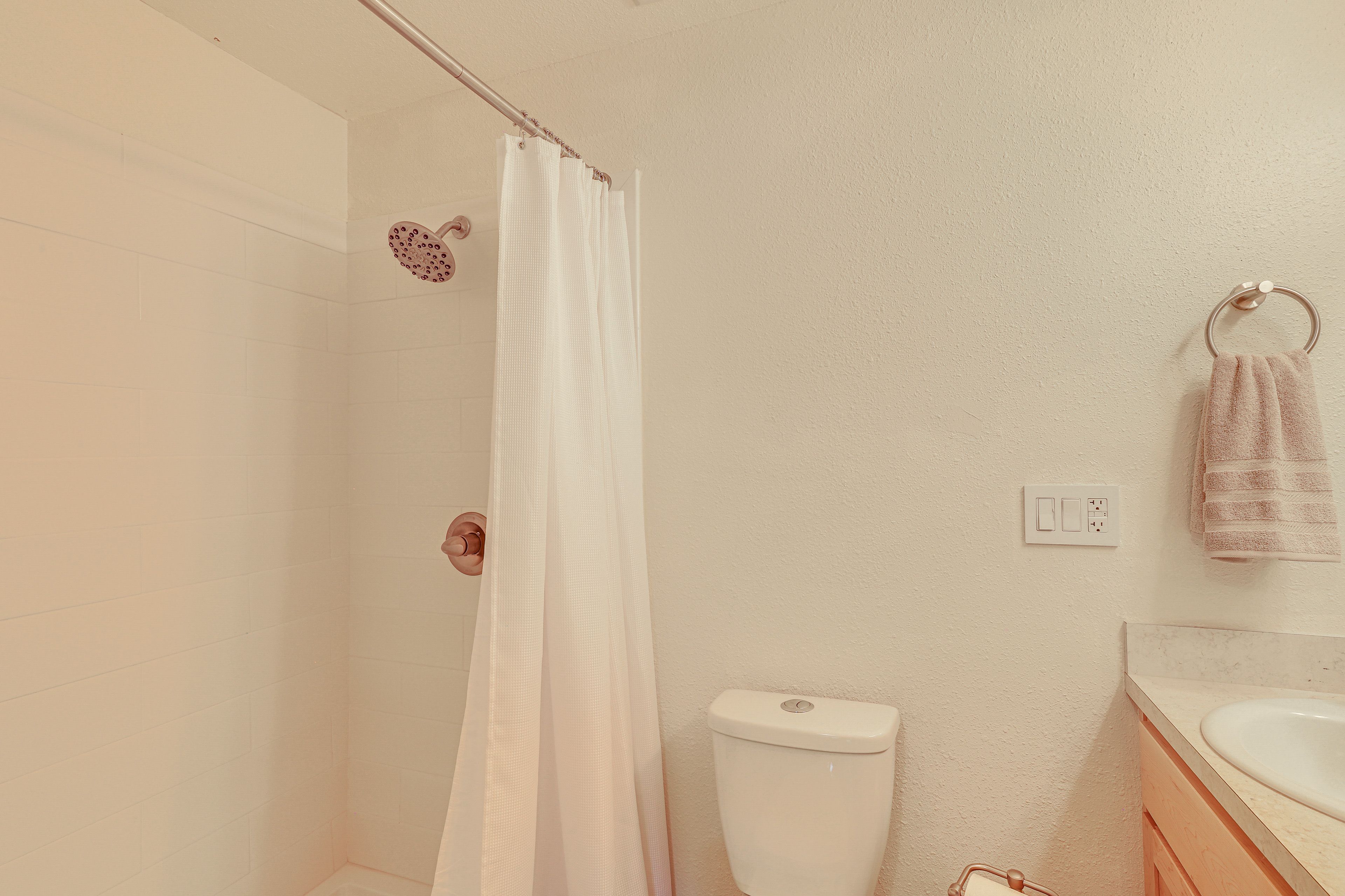 En-Suite Bathroom | Walk-In Closet | 2nd Floor