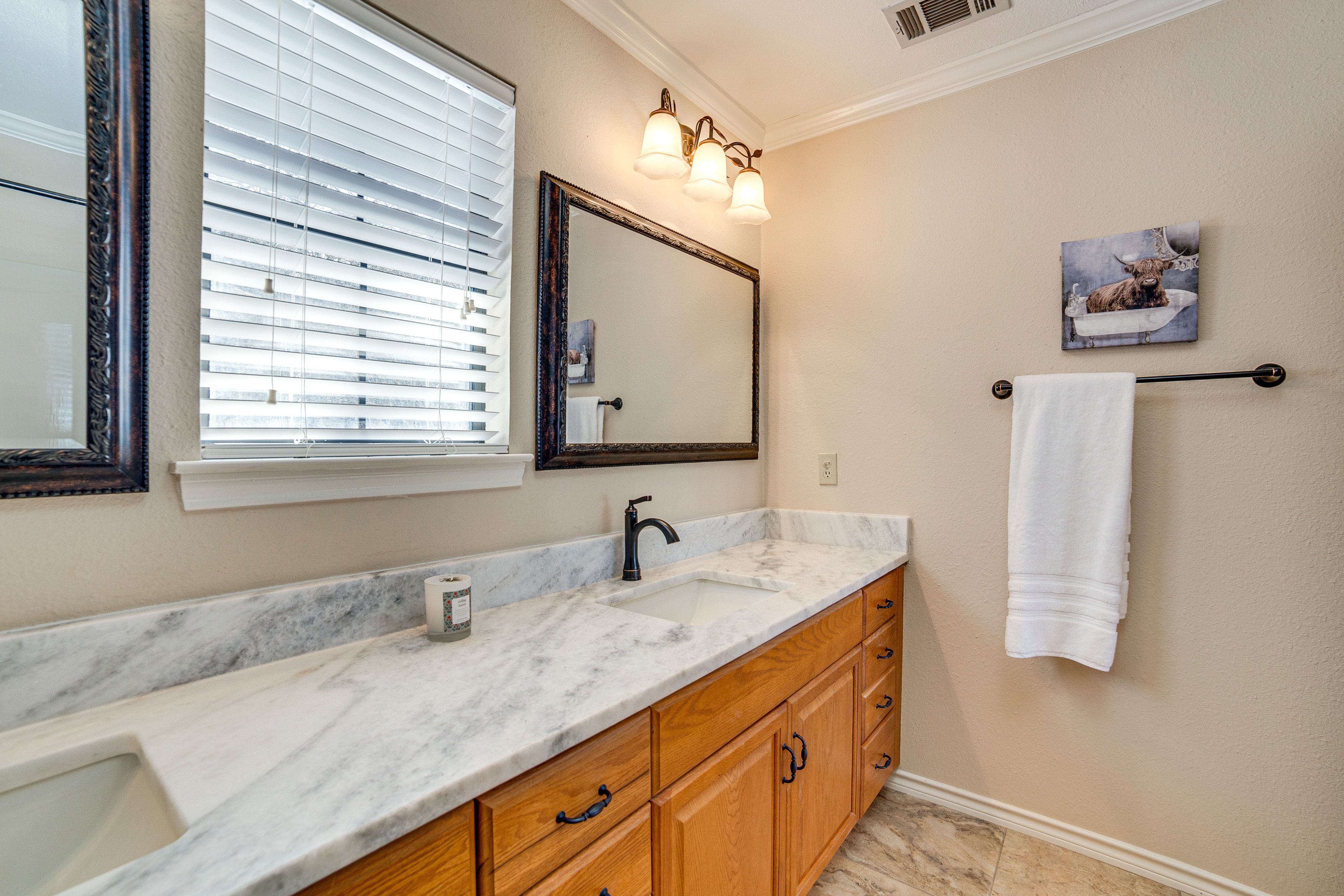 Full Bathroom | Towels Provided | 2nd Floor