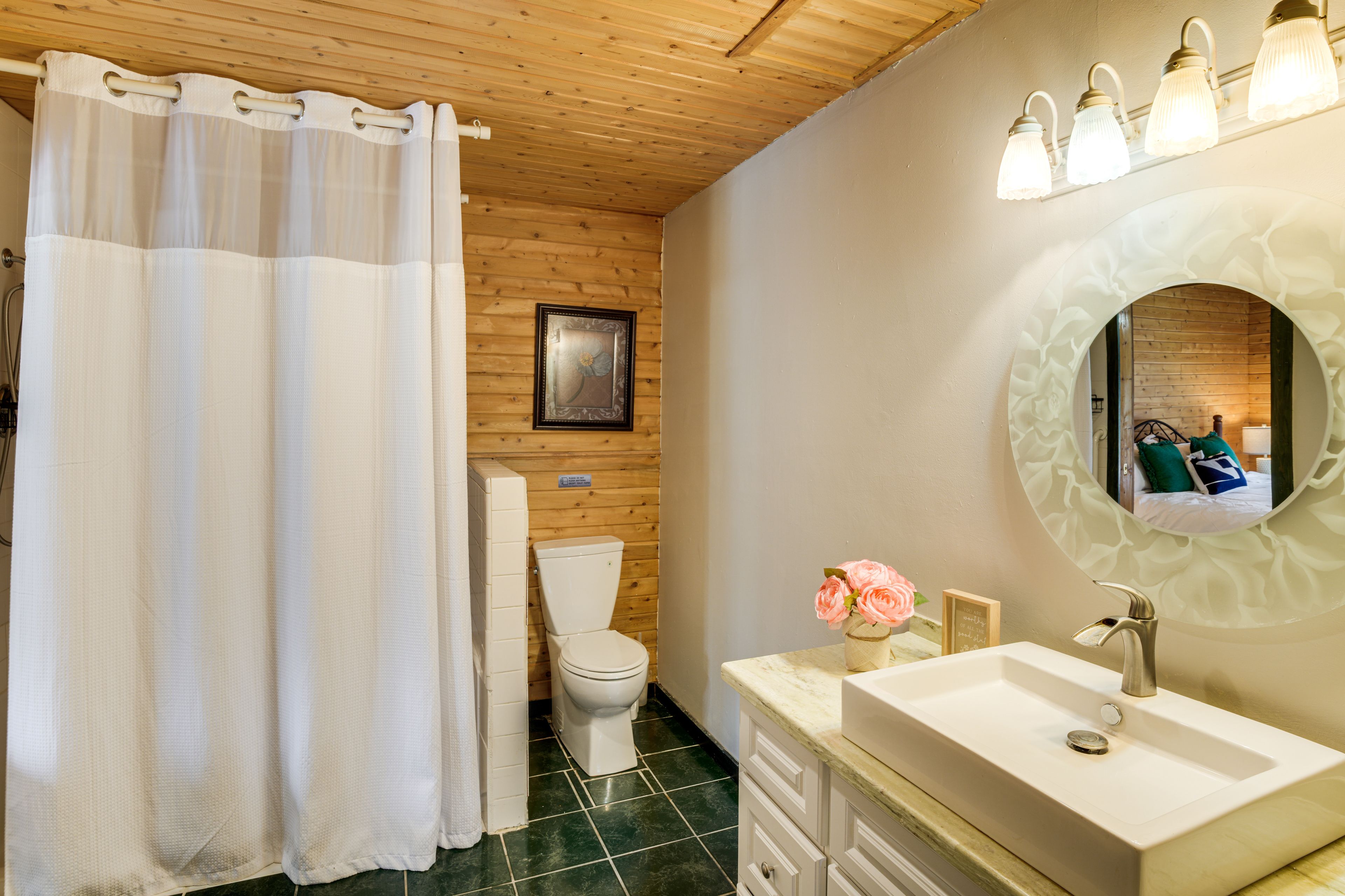 Full Bathroom | 1st Floor