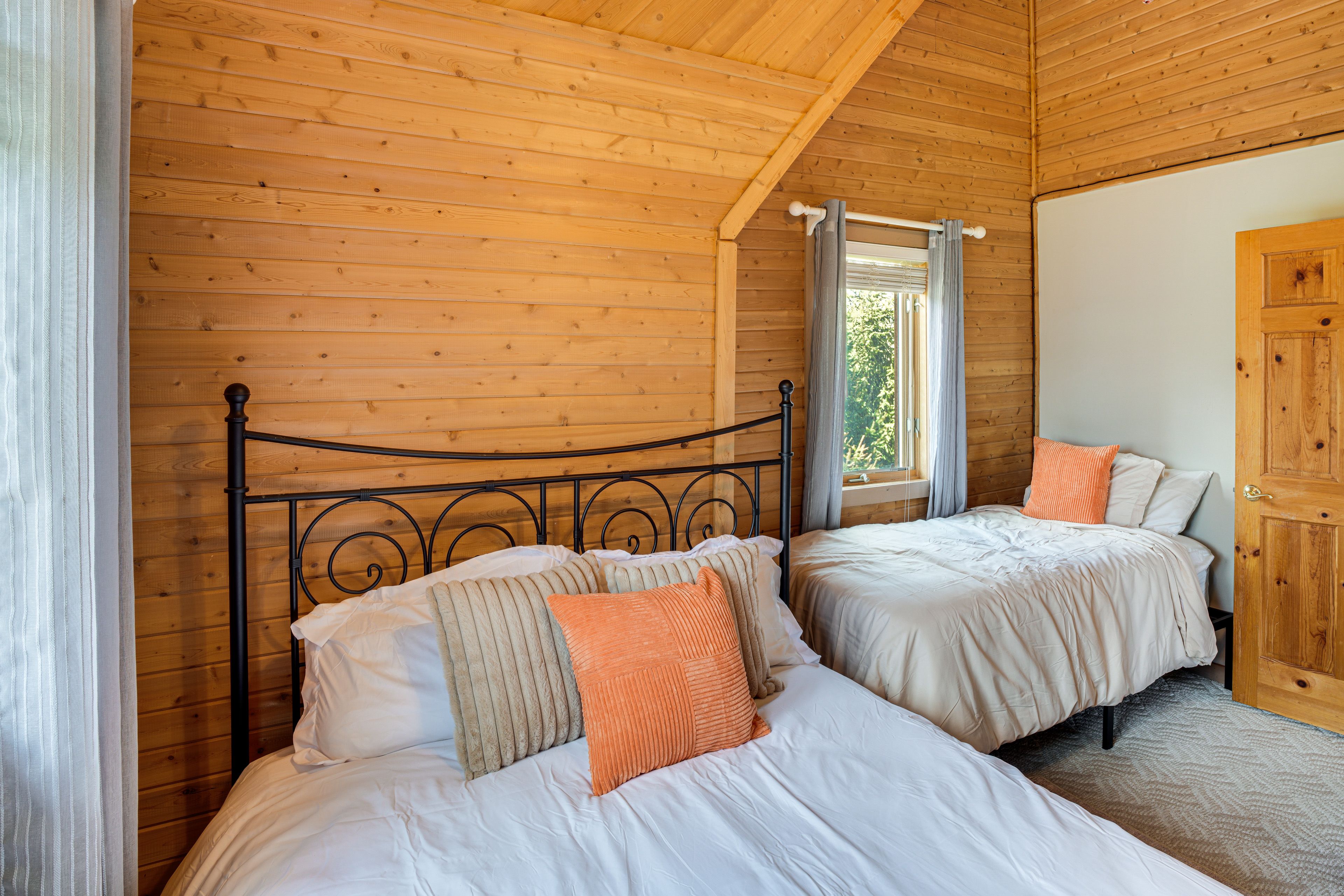 Bedroom 3 | Queen Bed | Twin Bed | 2nd Floor