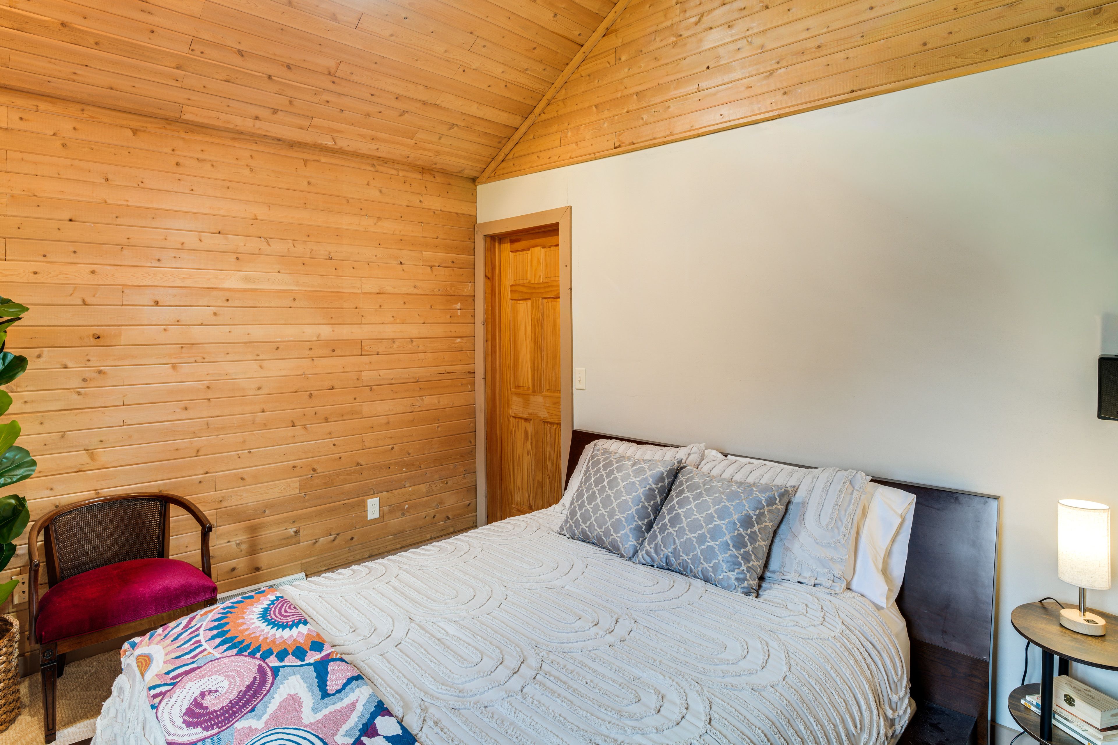 Bedroom 2 | Queen Bed | 2nd Floor
