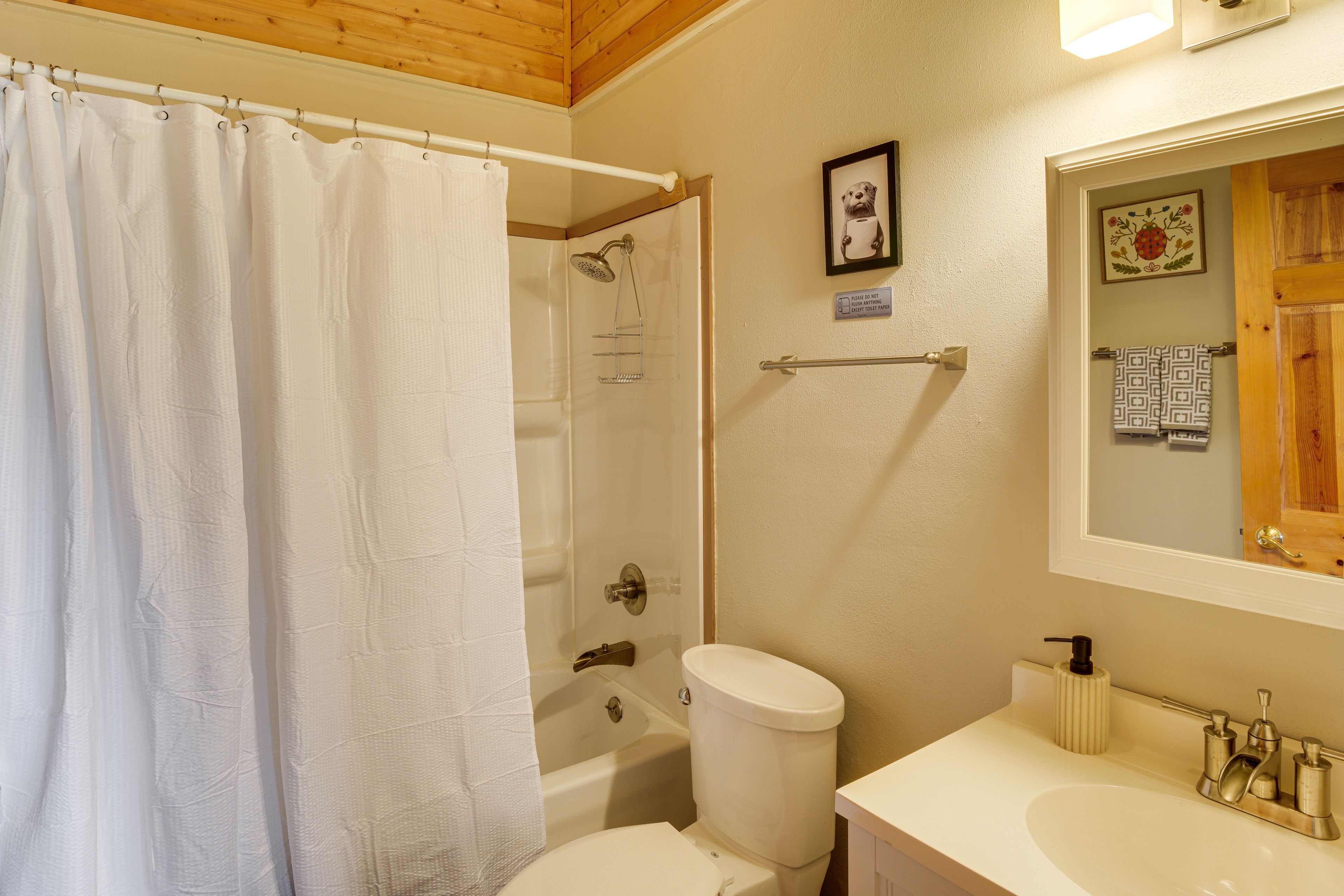 Full Bathroom | 2nd Floor
