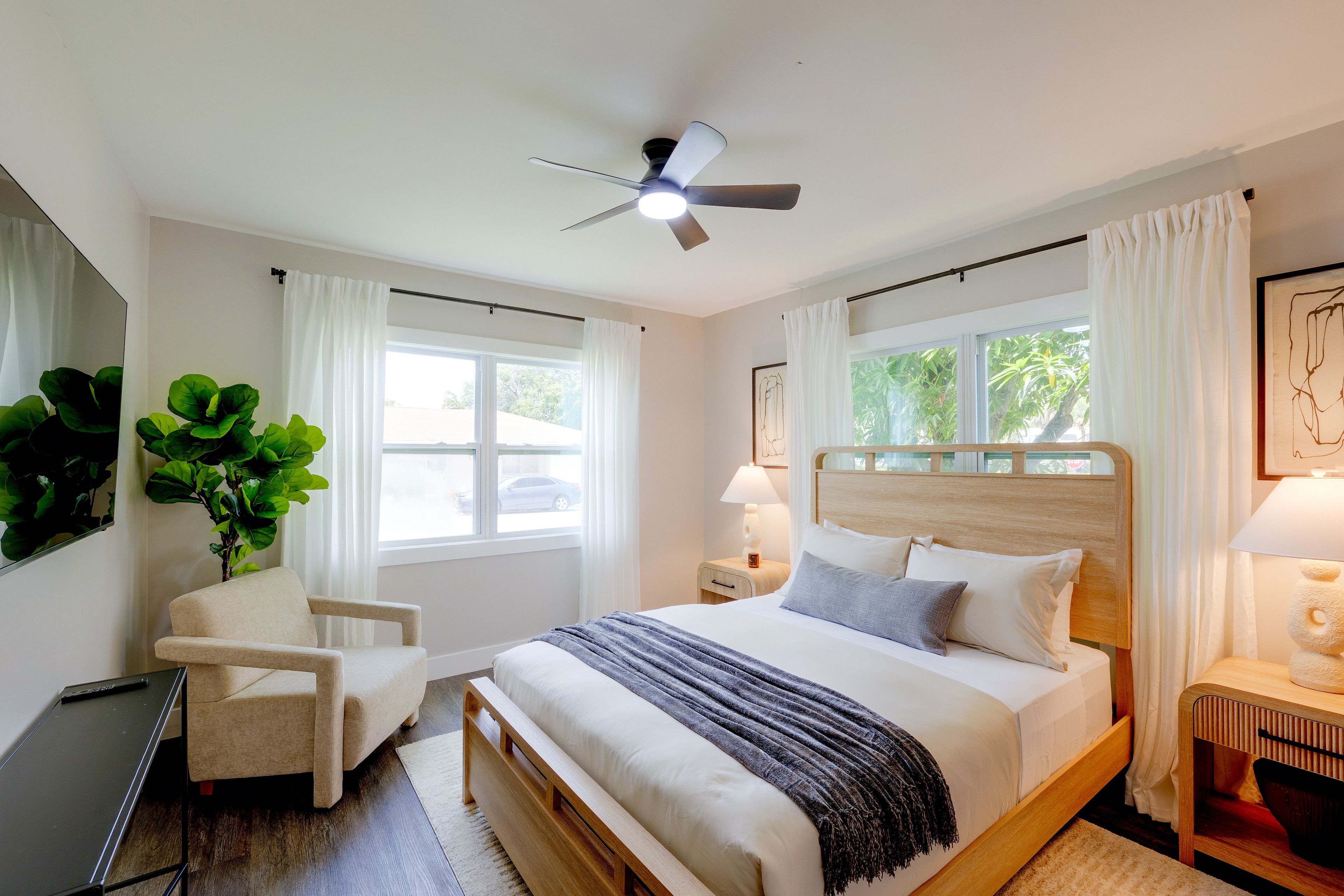 Bedroom 1 | Queen Bed