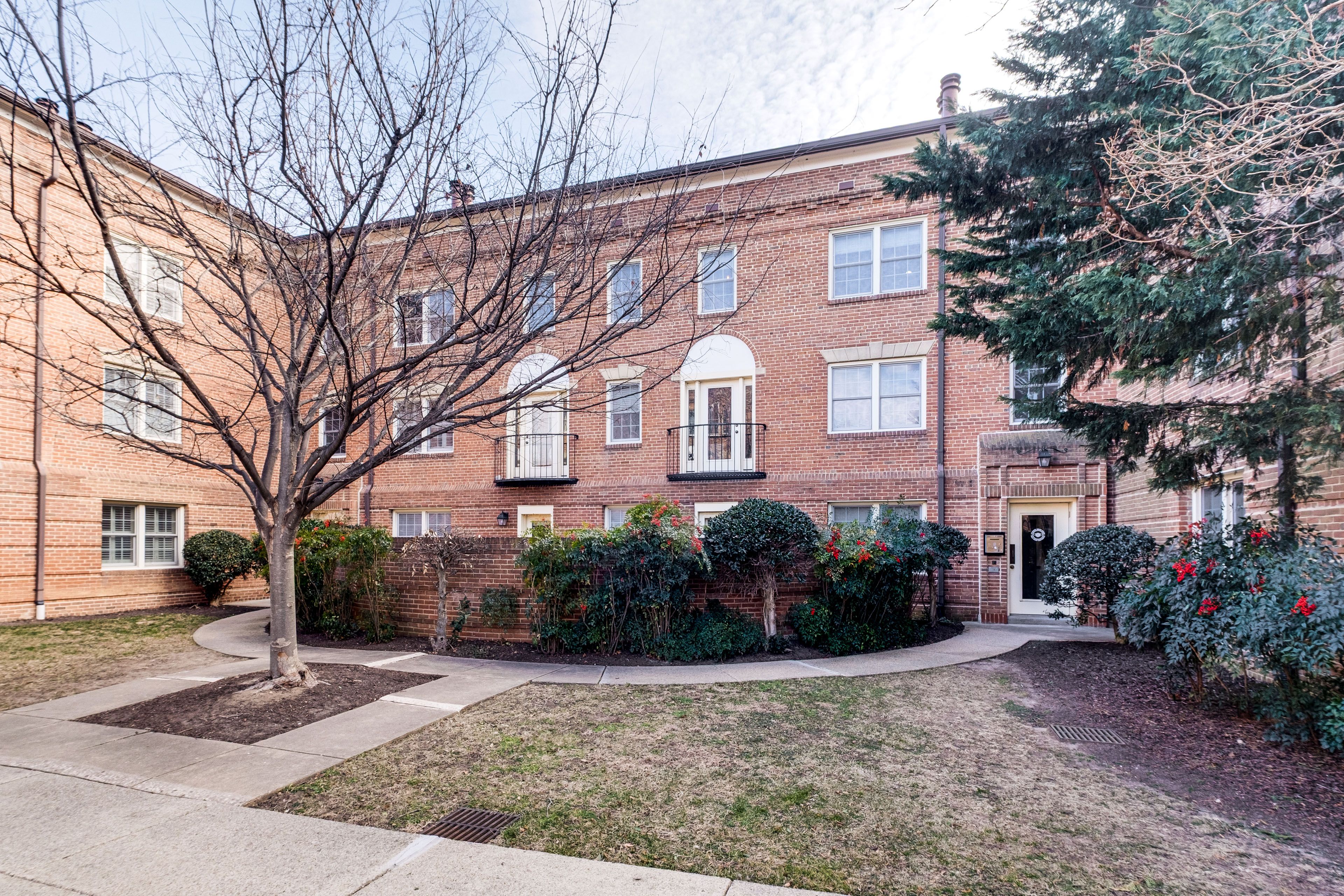 Property Exterior | Canal Place