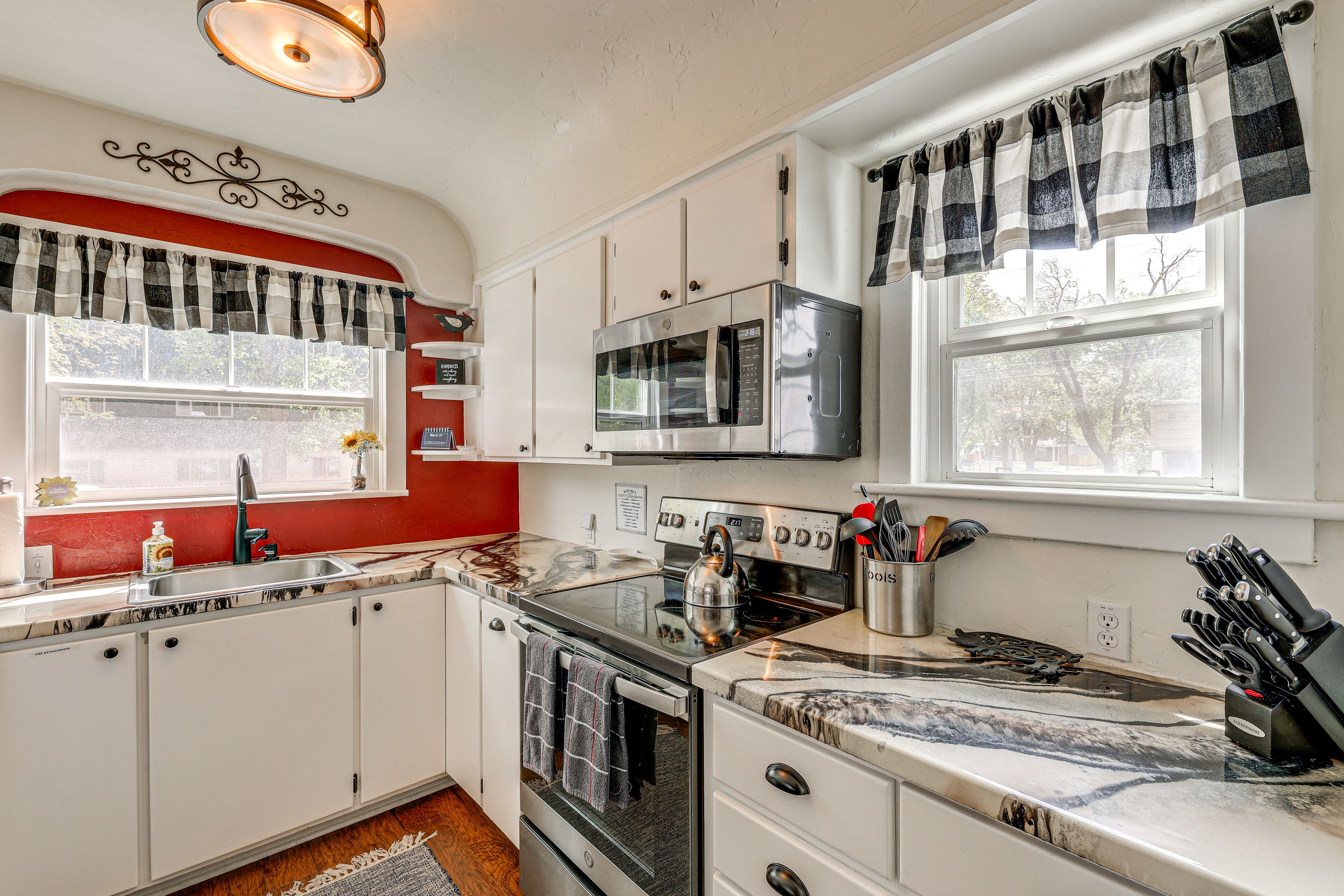 Kitchen | Main Level
