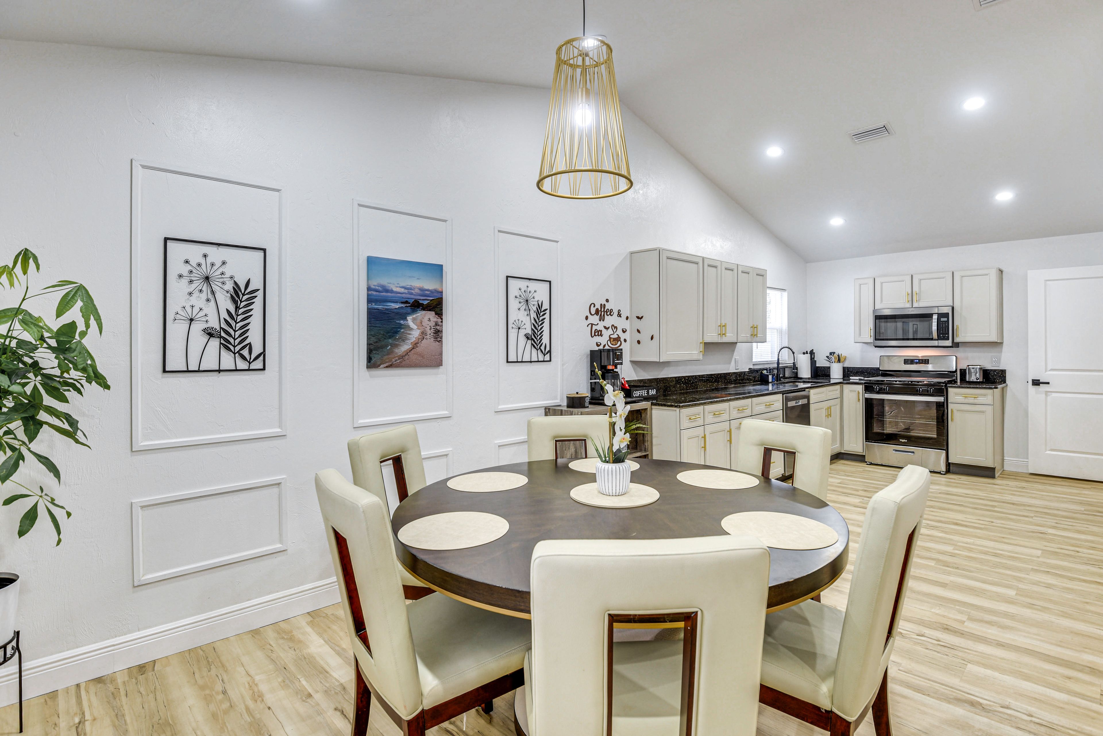 Dining Area & Kitchen