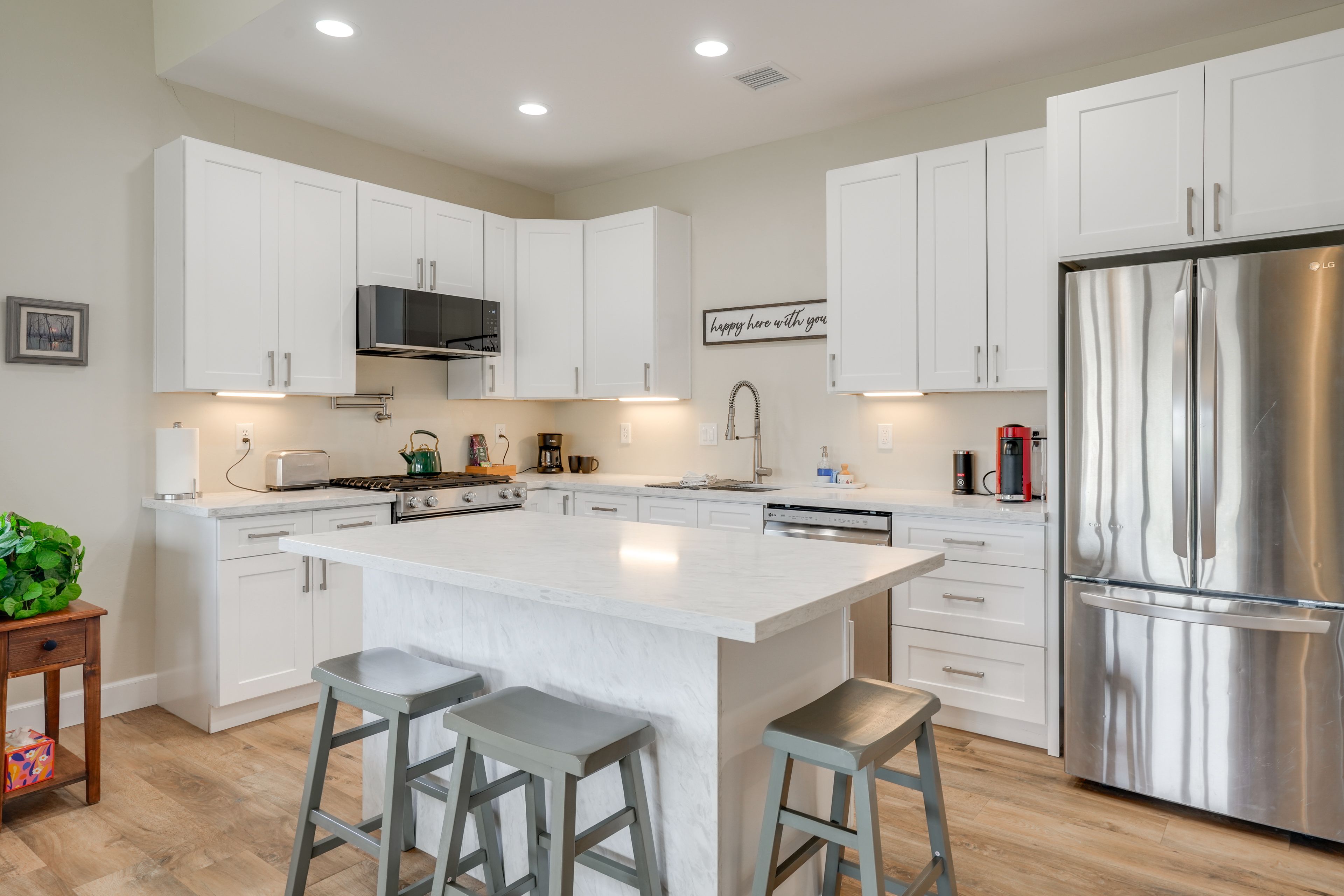 Kitchen | Cooking Basics | Breakfast Bar | 1st Floor