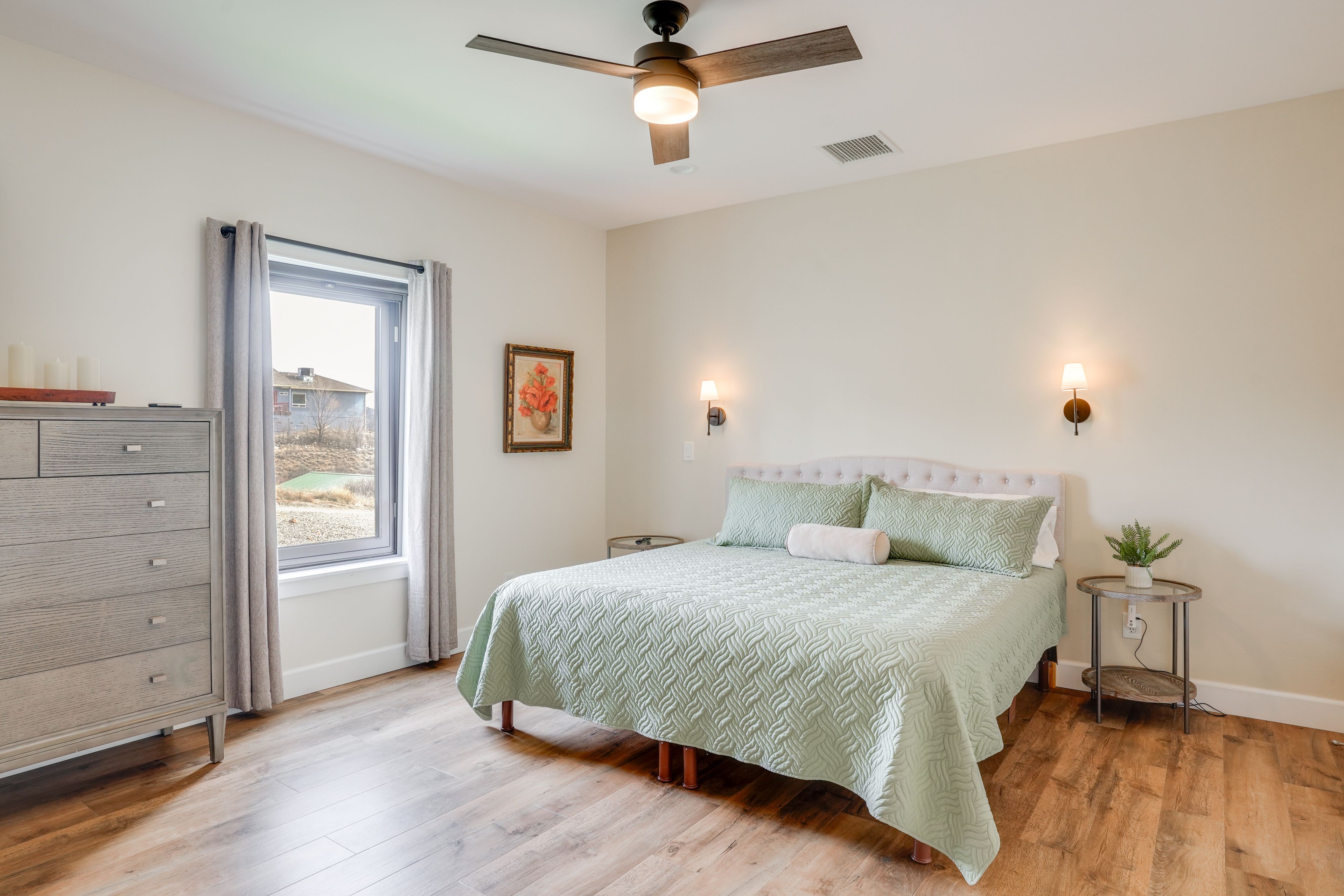 Bedroom 1 | King Bed | 1st Floor