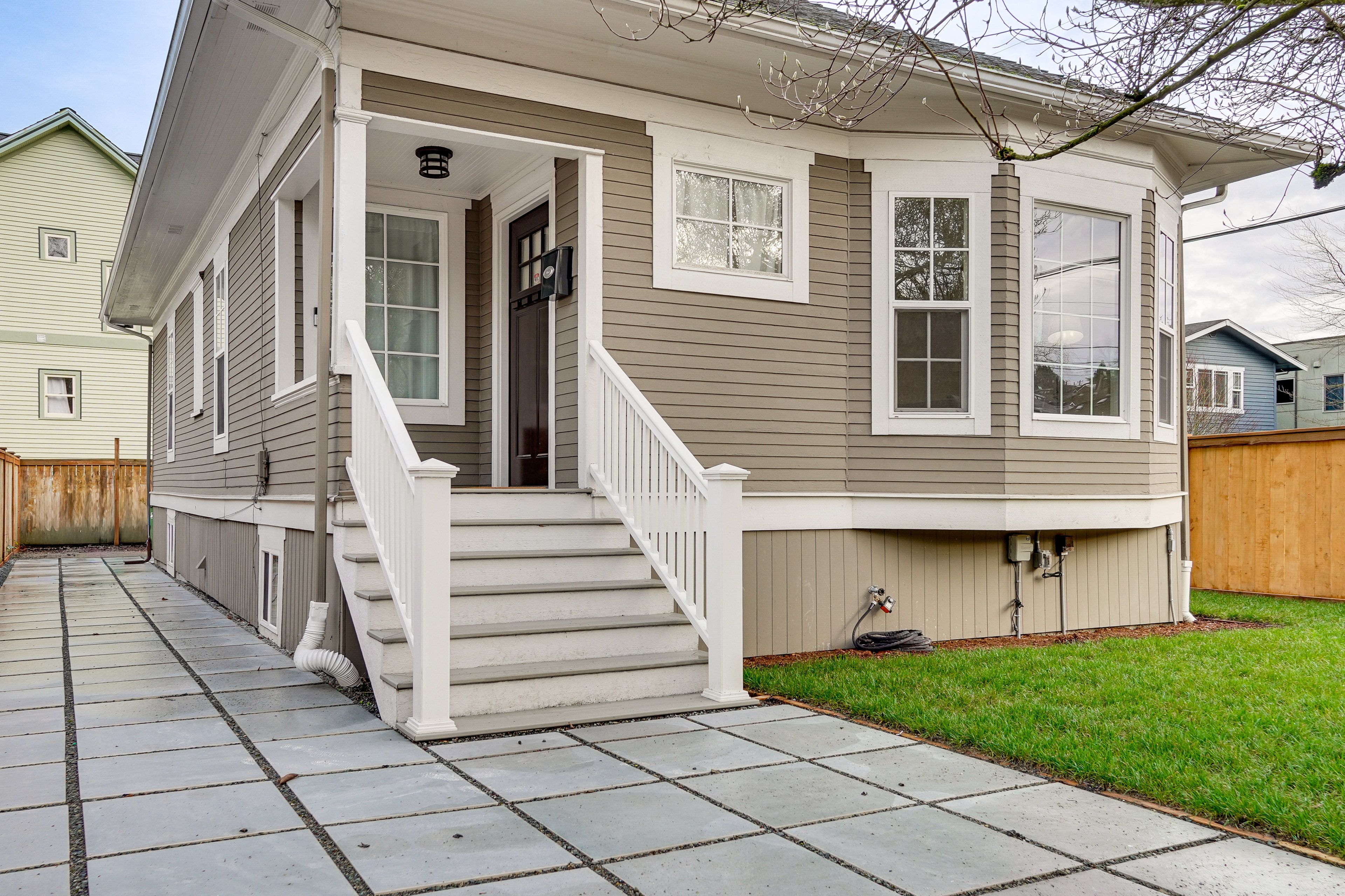 Property Exterior | Driveway (1 Vehicle) | Free Street Parking