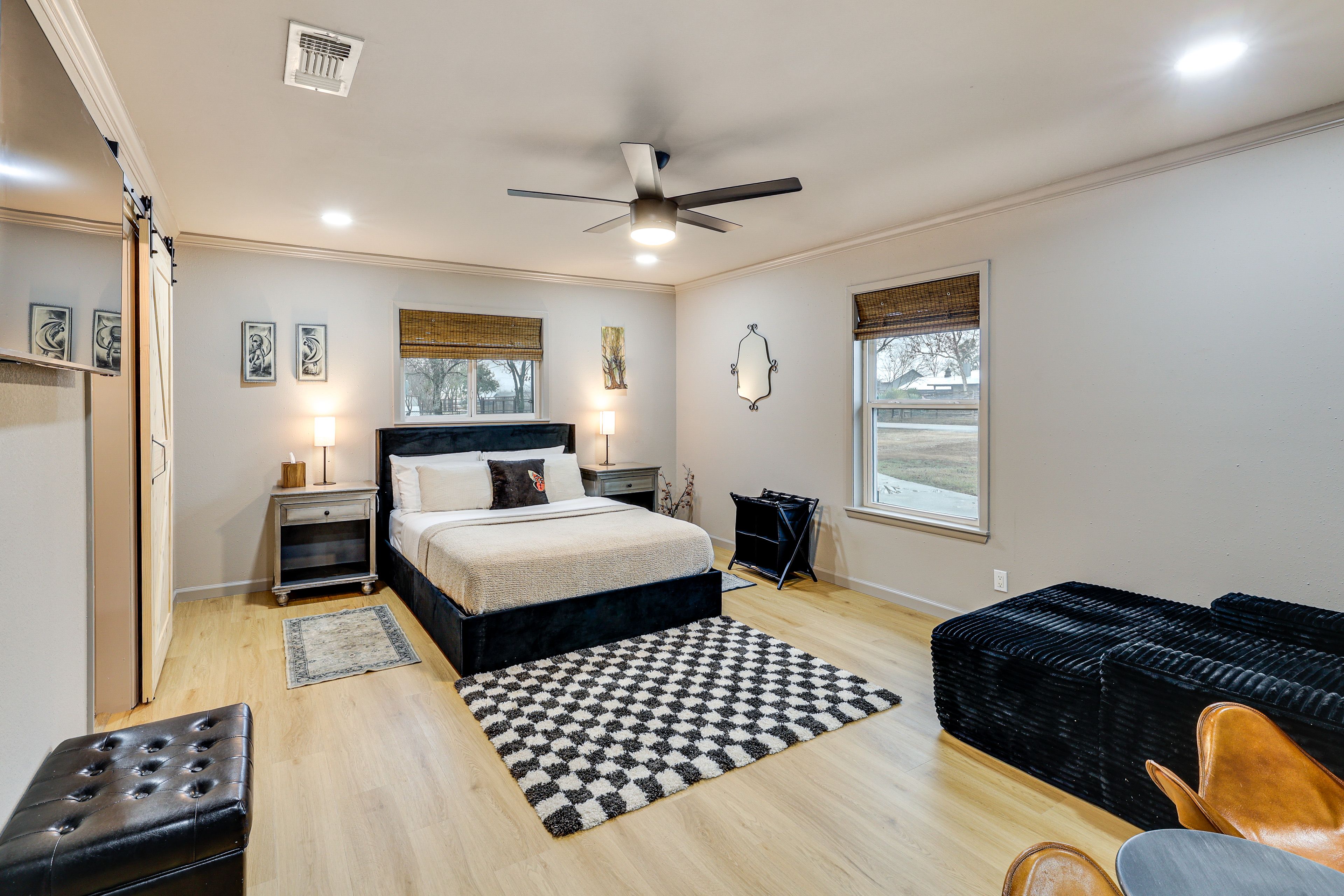 Bedroom 1 | Queen Bed