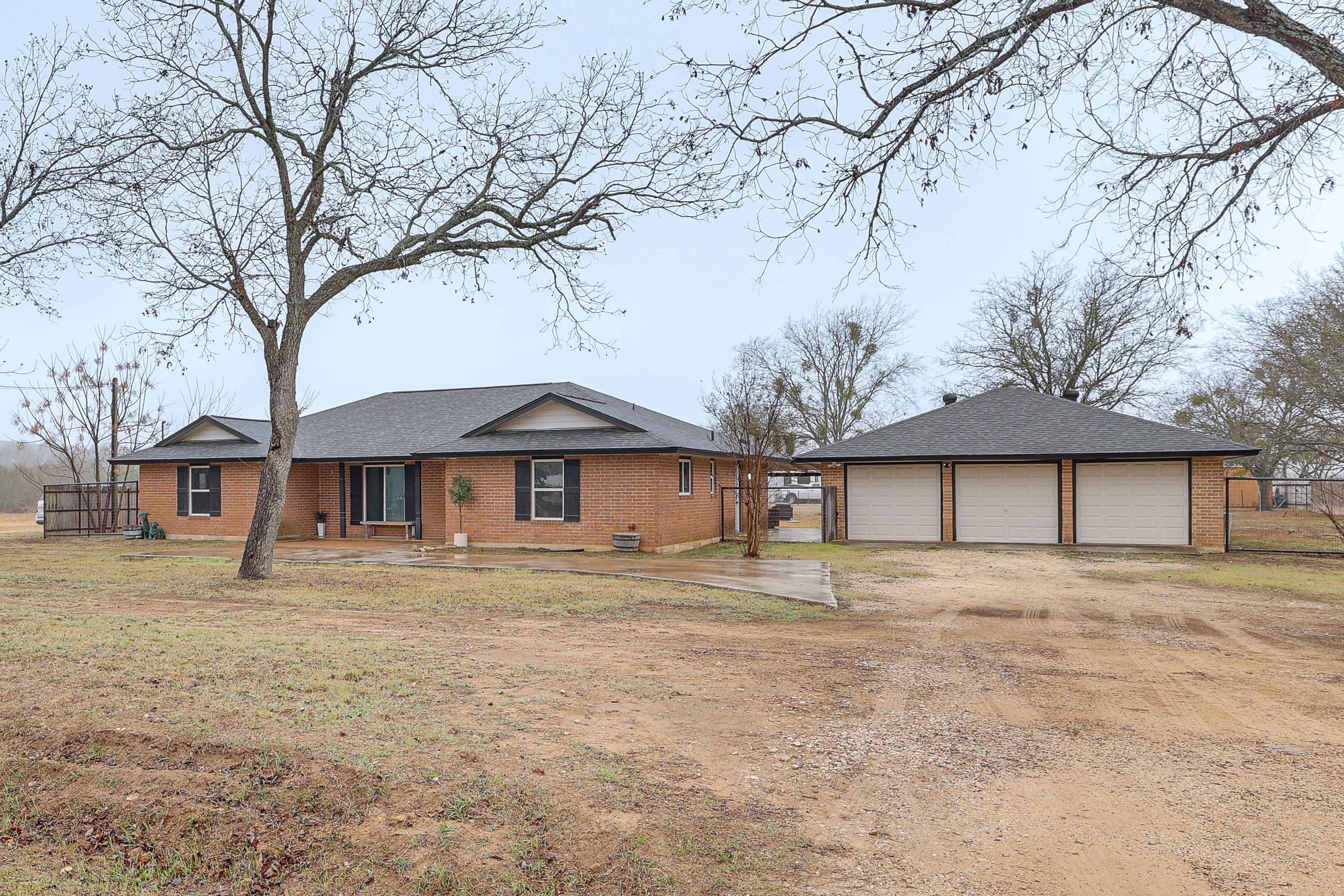 Parking | Driveway (6 Vehicles) | Trailer Parking Available On-Site