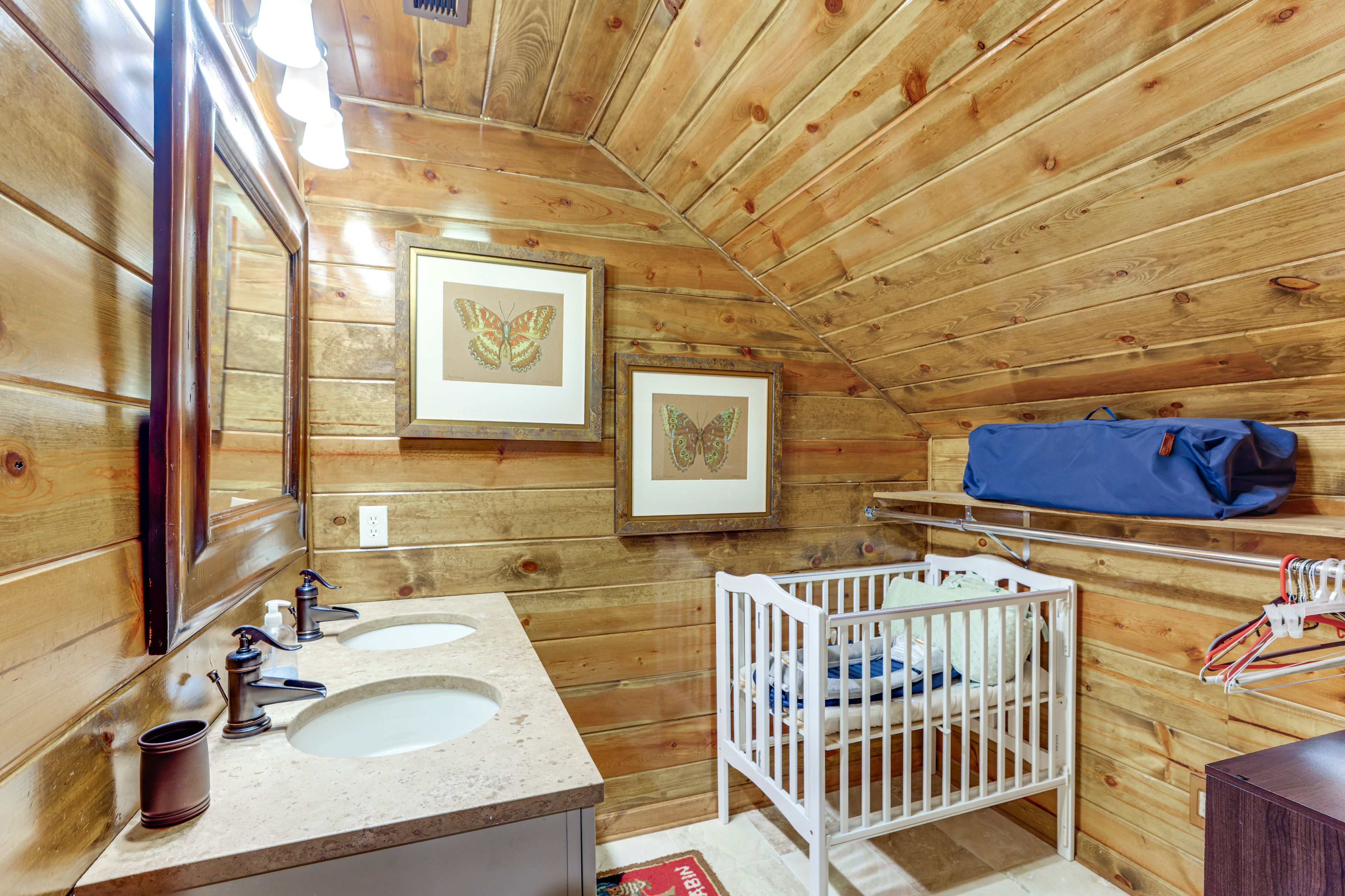 Full Bathroom | Upper Level