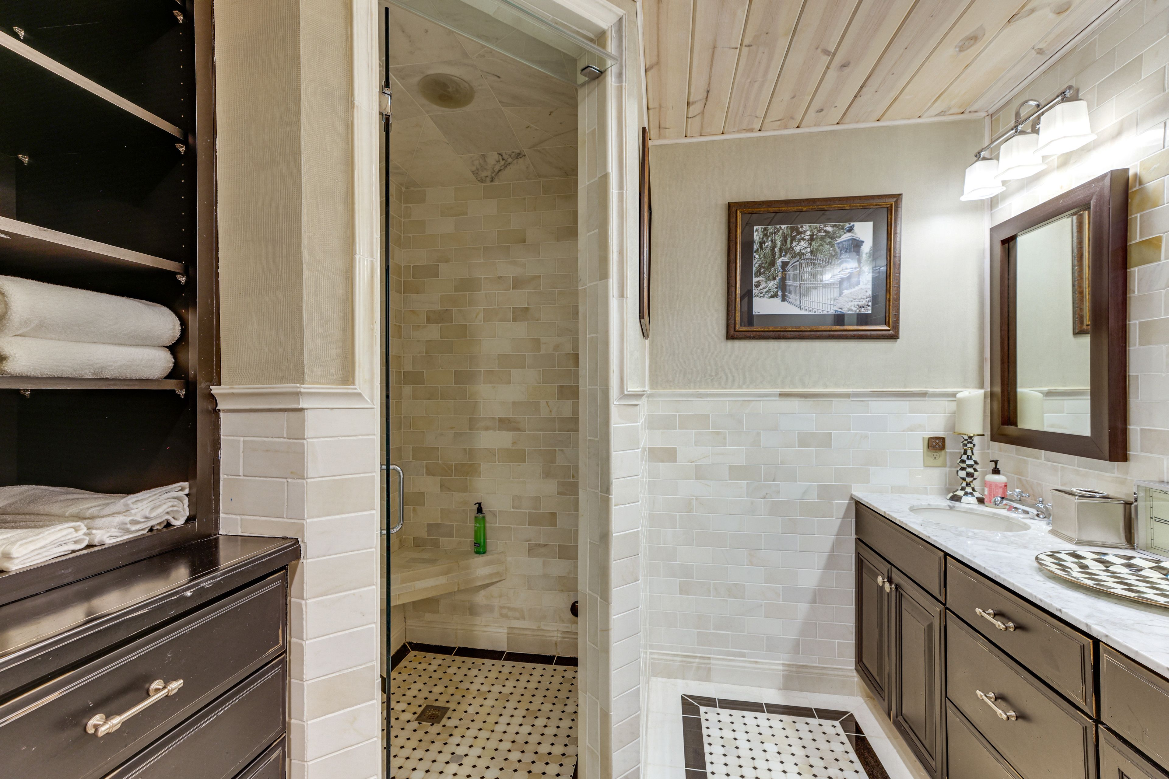 Full Bathroom | Barn