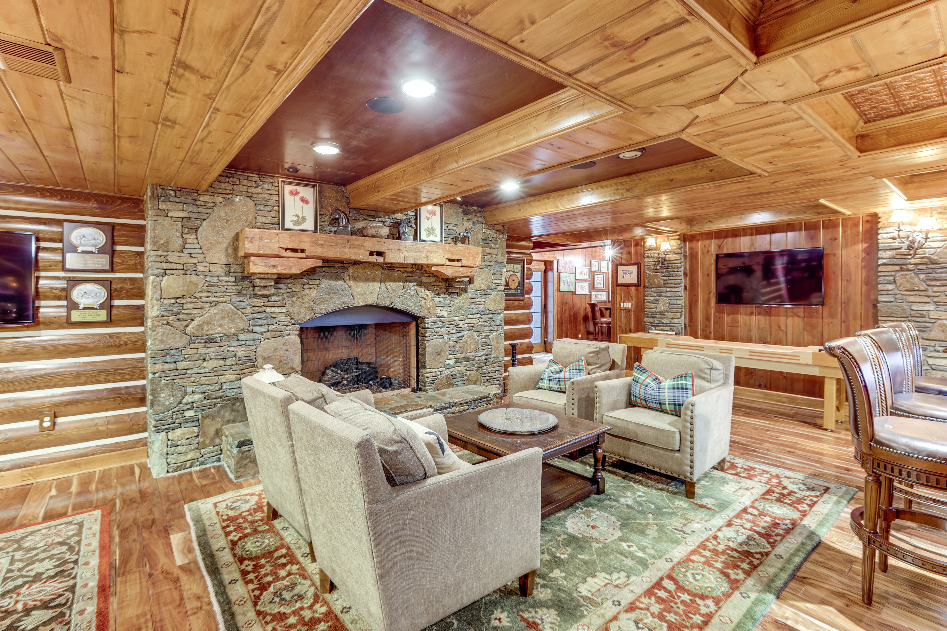 Lounge Area | Lower Level