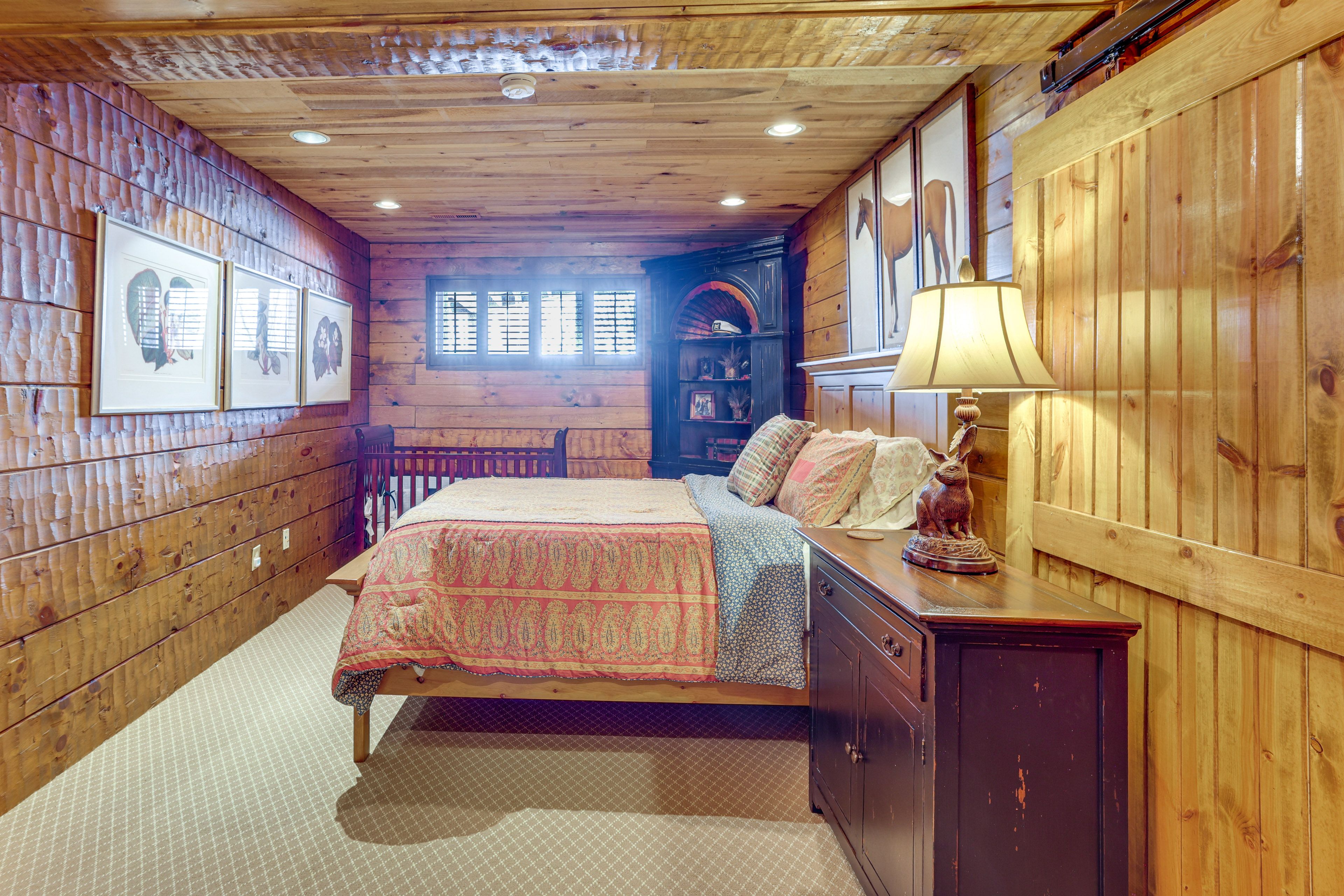 Bedroom 3 | Lower Level | Queen Bed | Crib