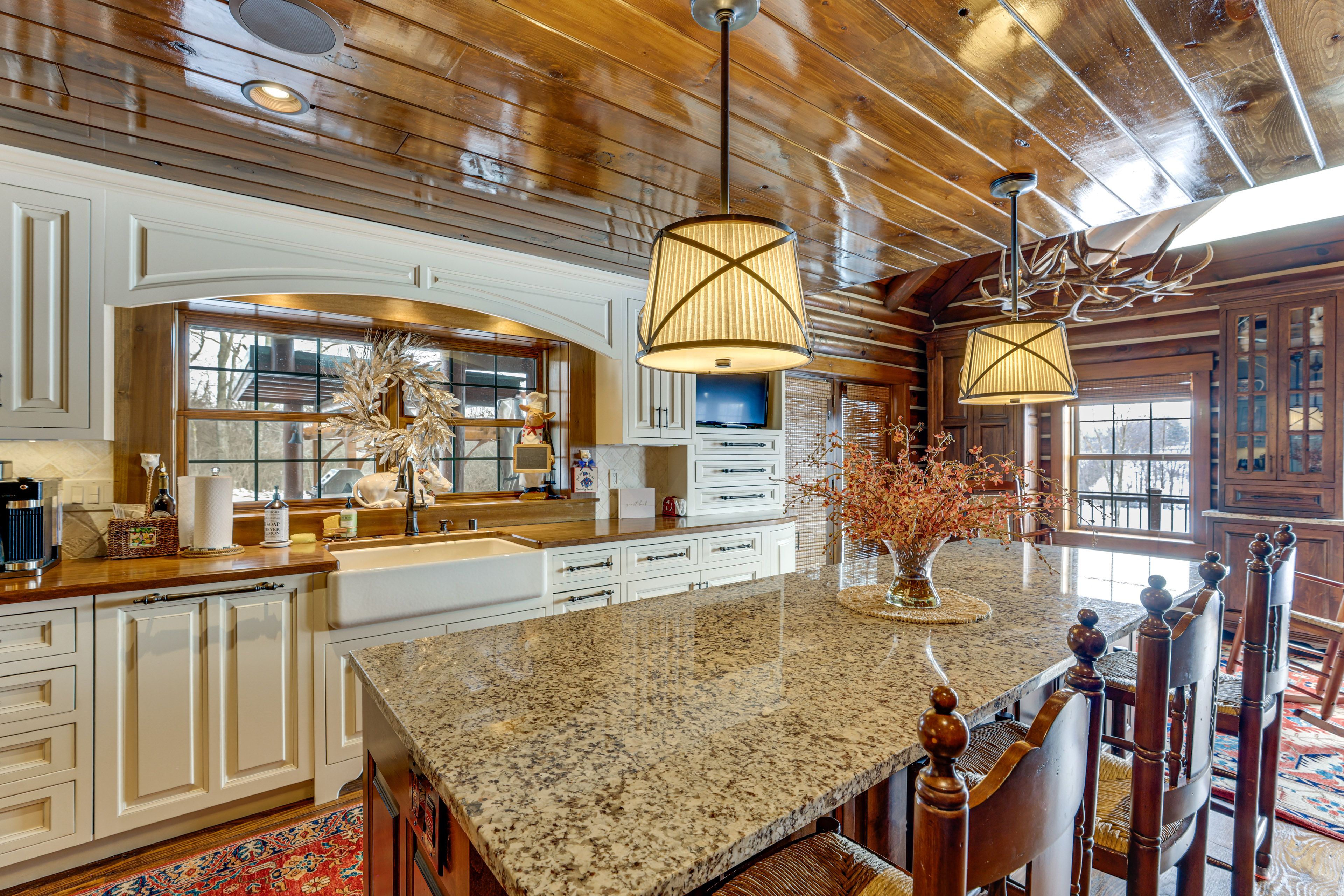 Kitchen | Main Level