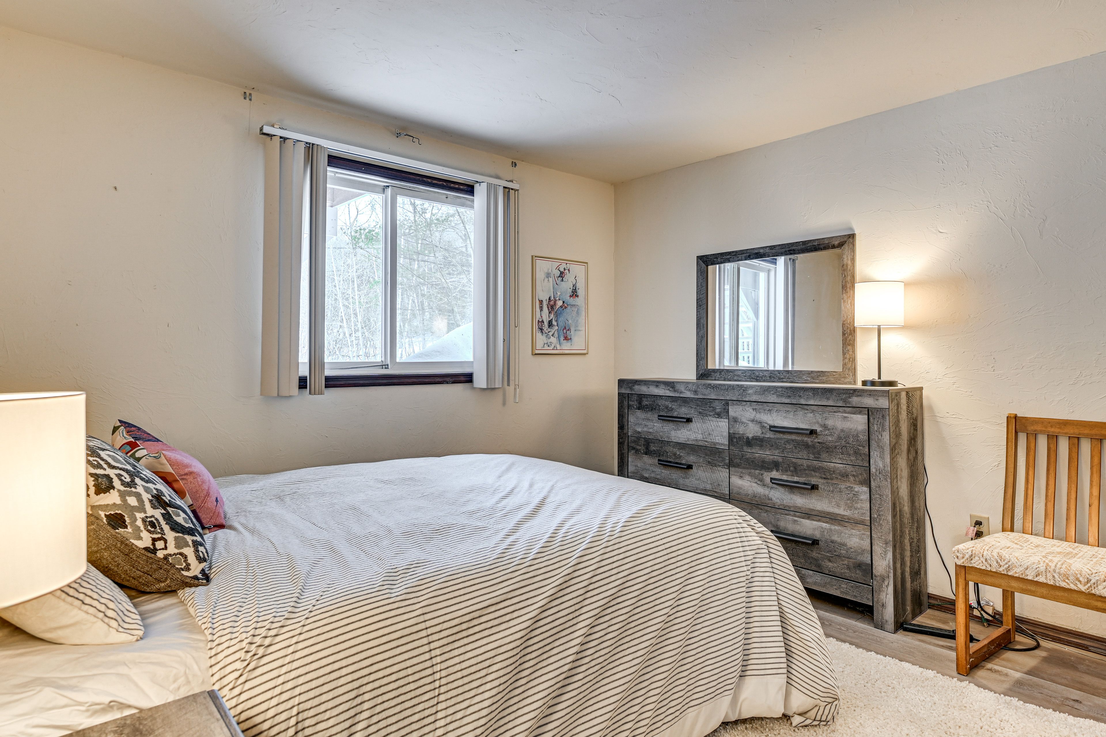 Bedroom 1 | Queen Bed