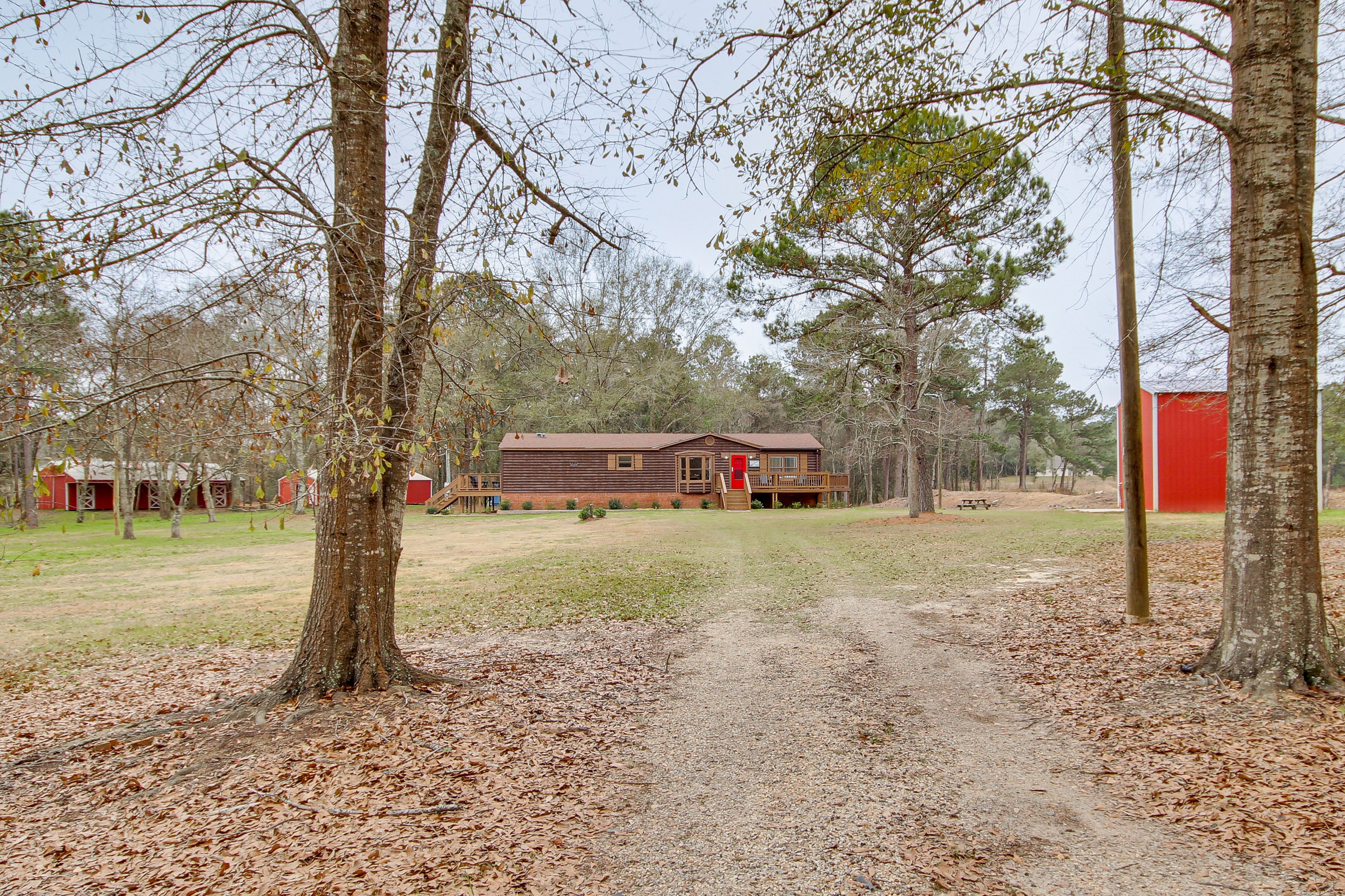 Parking | Driveway & Lawn (6 Vehicles) | EV Charger