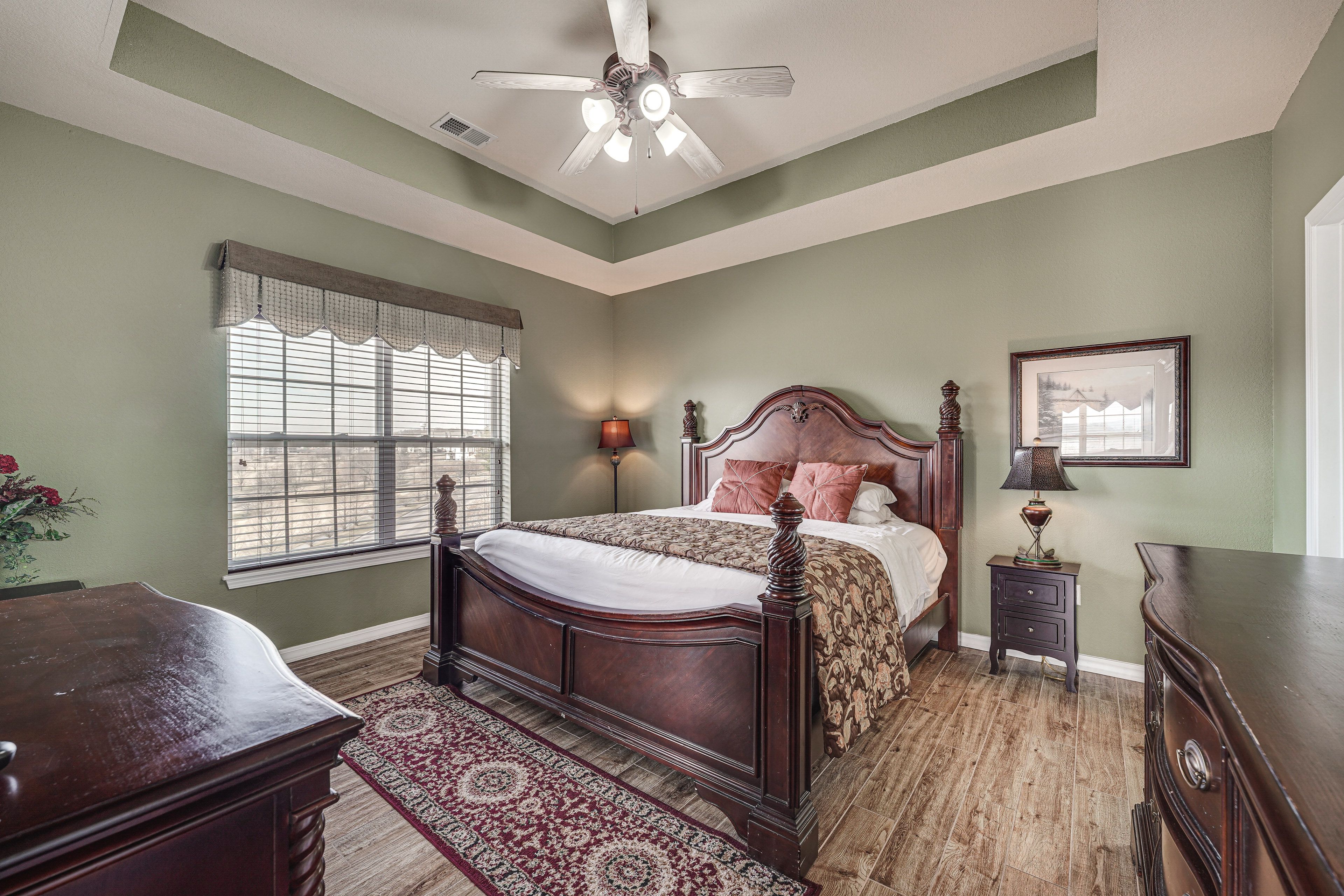 Bedroom 1 | King Bed