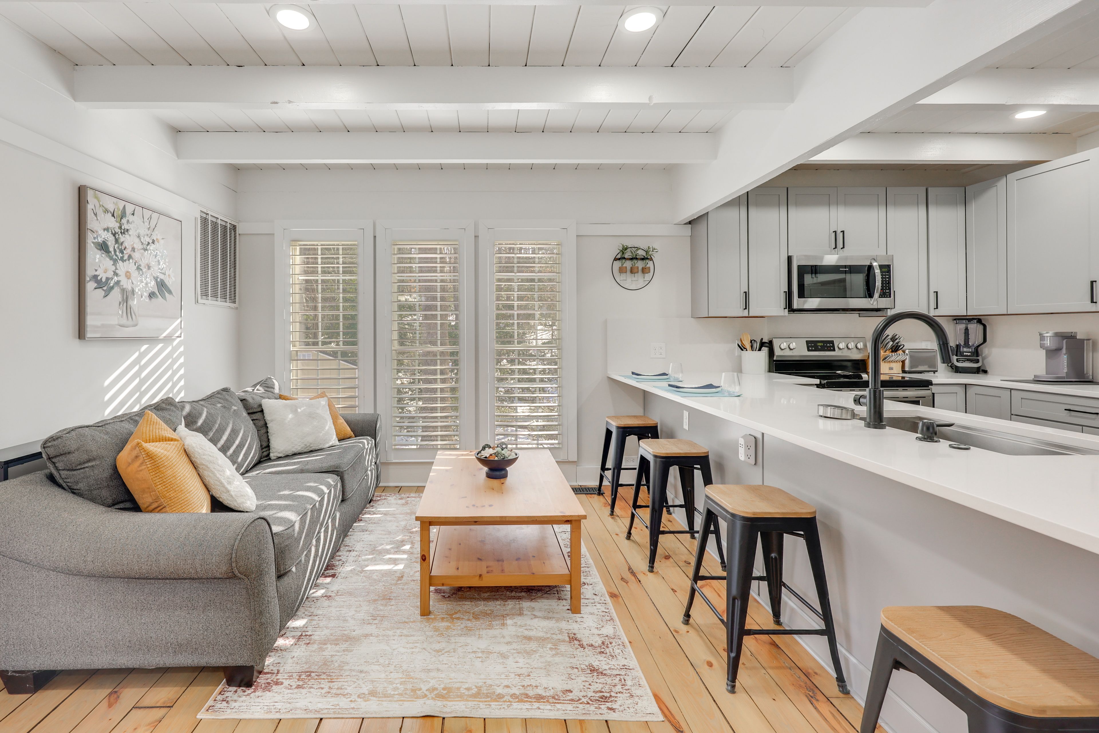 Sitting Area | Full Sleeper Sofa | Upper Level