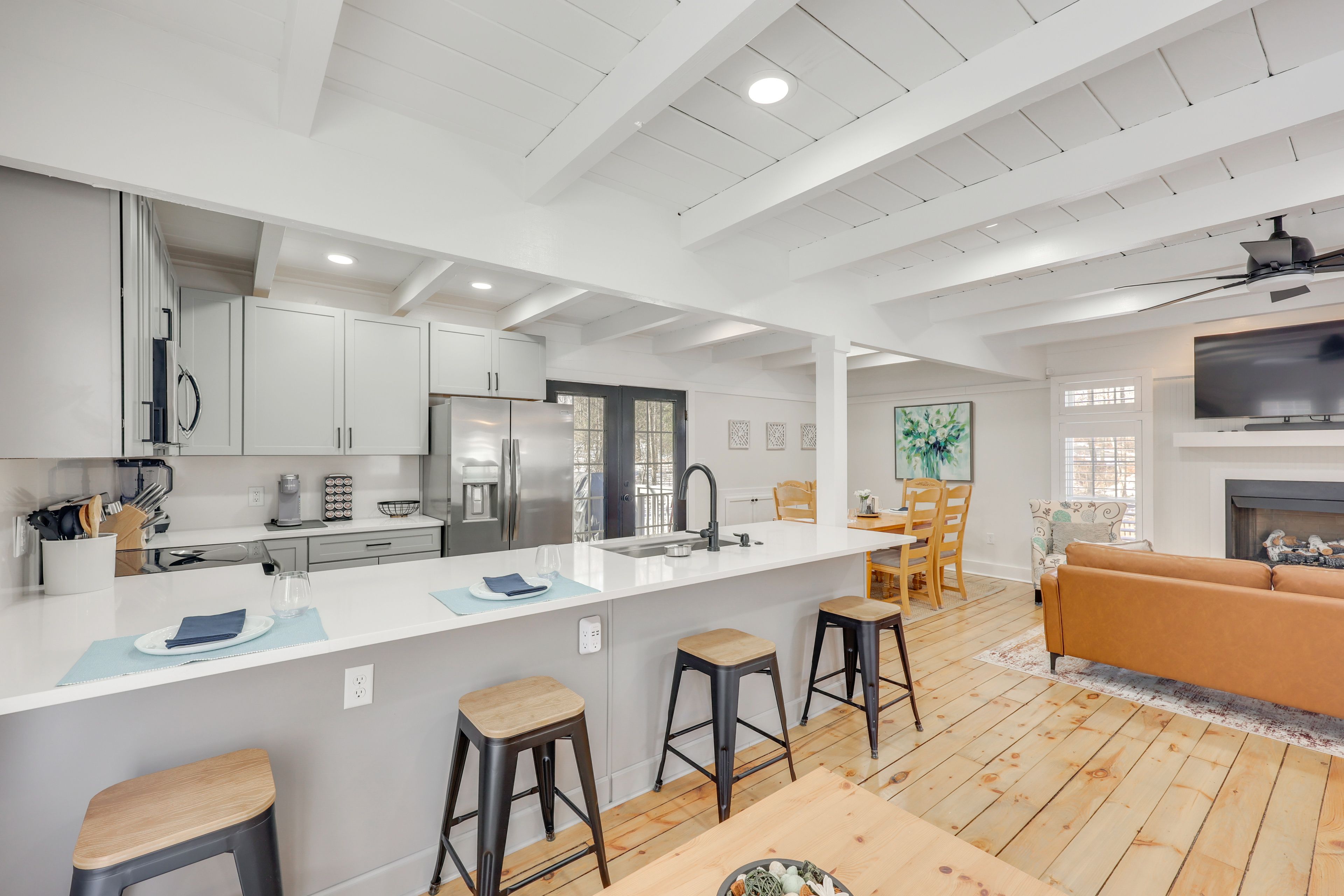 Kitchen | Cooking Basics | Breakfast Bar | Upper Level