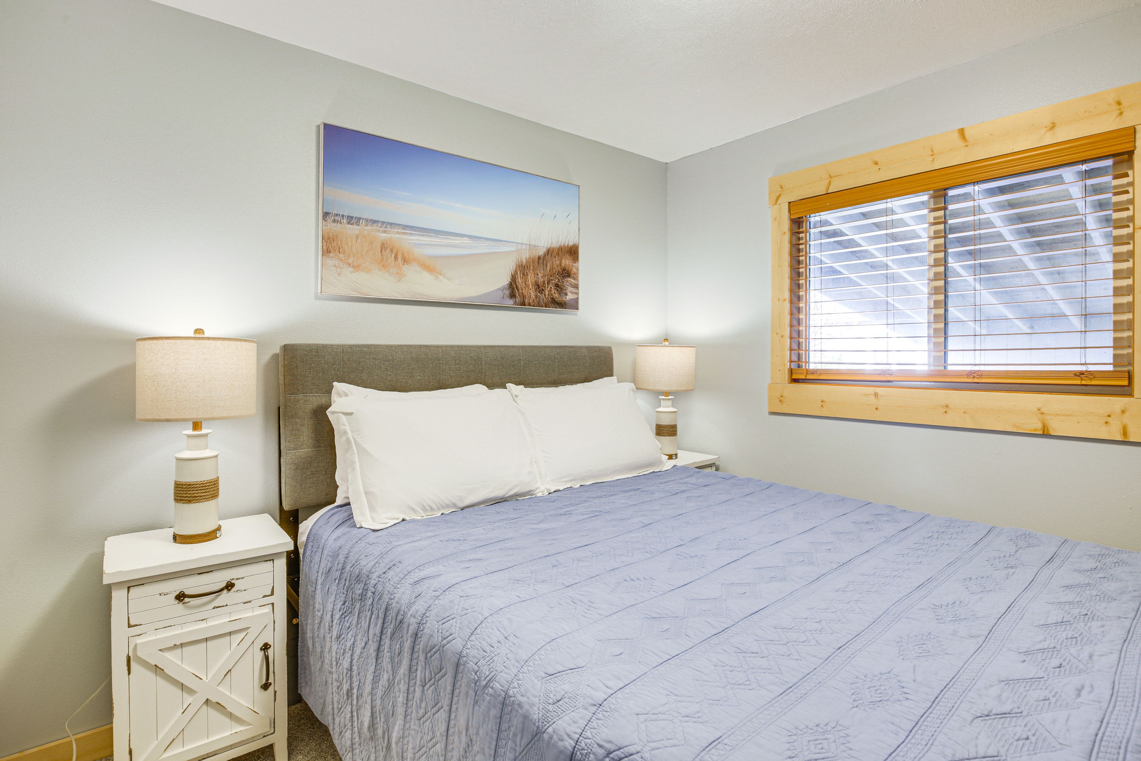 Bedroom 1 | 1st Floor | Queen Bed