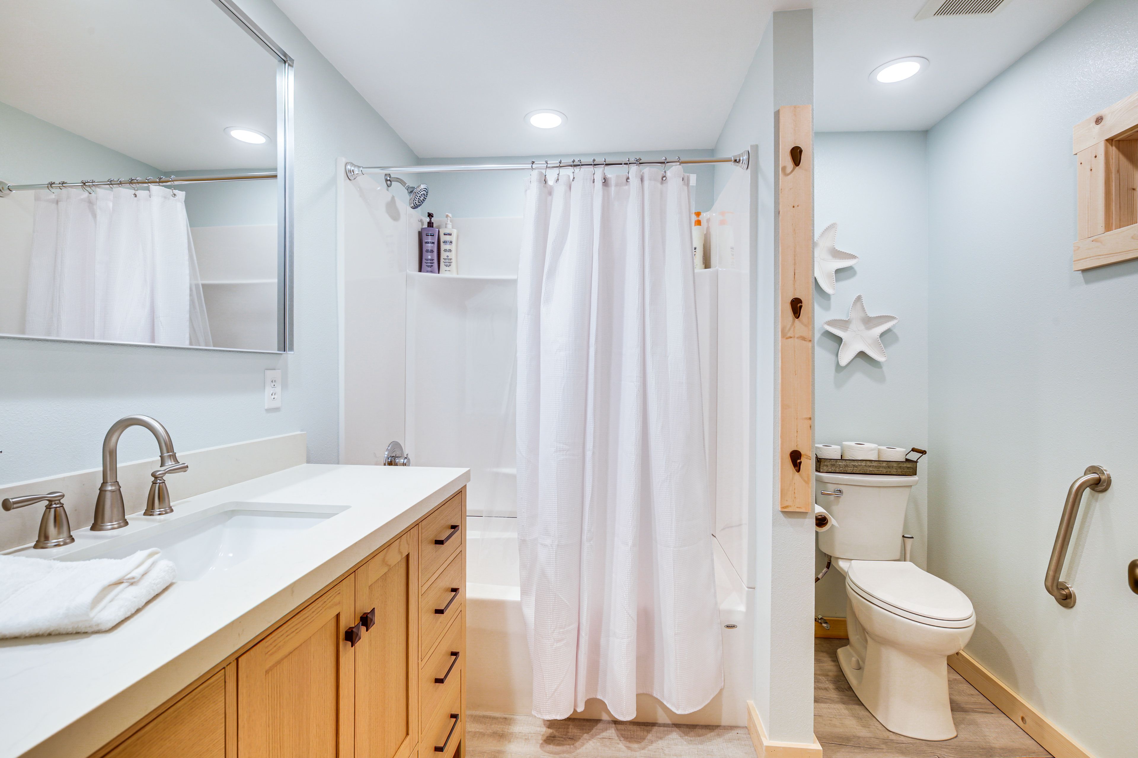 Full Bathroom | 1st Floor