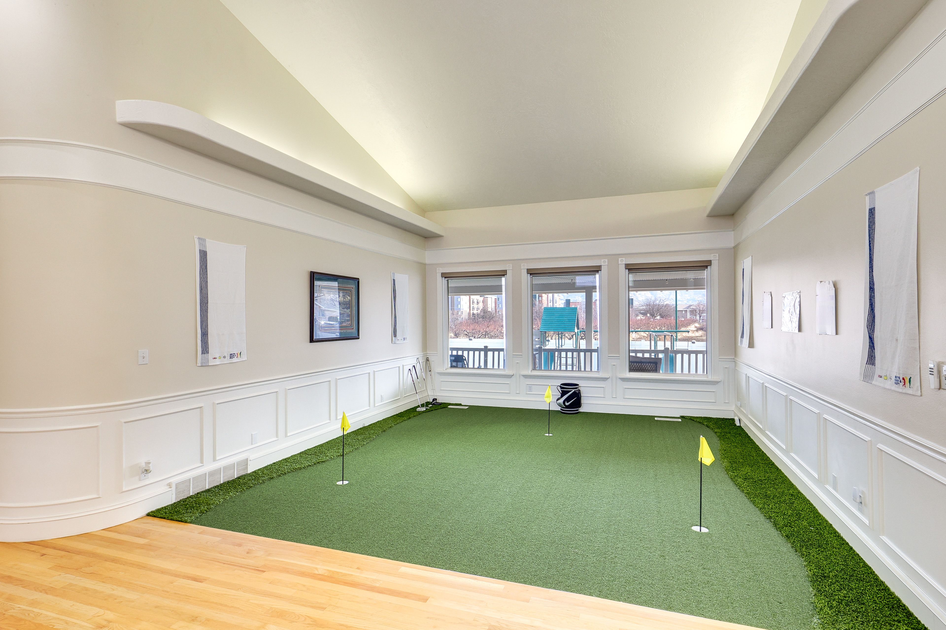 Indoor Putting Green | Main Level