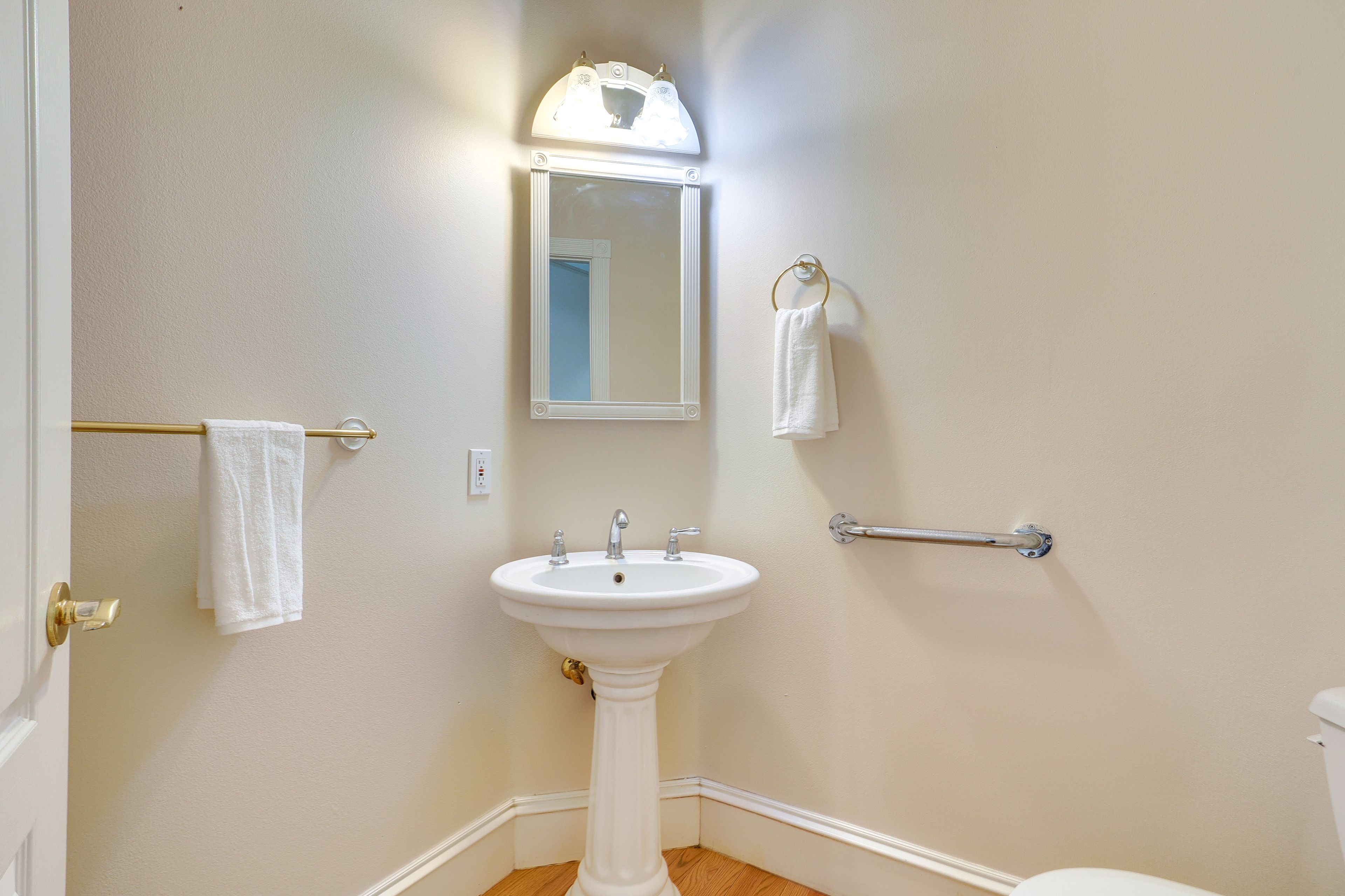 Half Bathroom | Main Level