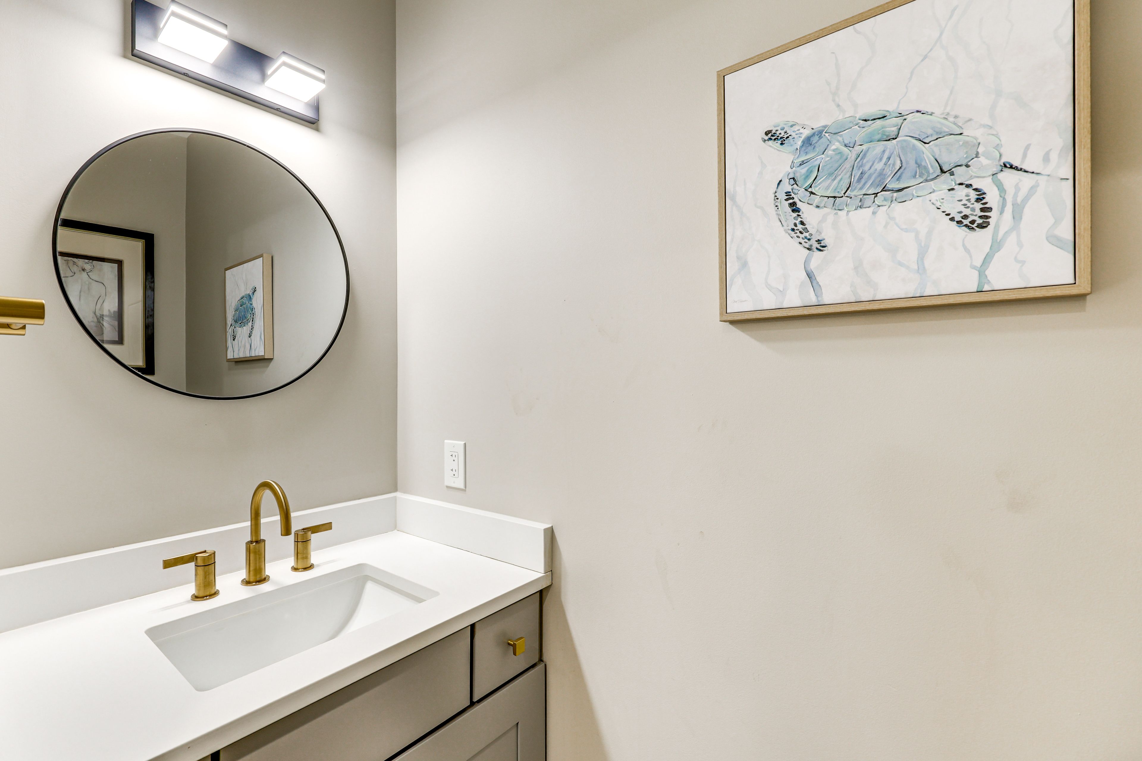 Half Bathroom | 1st Floor