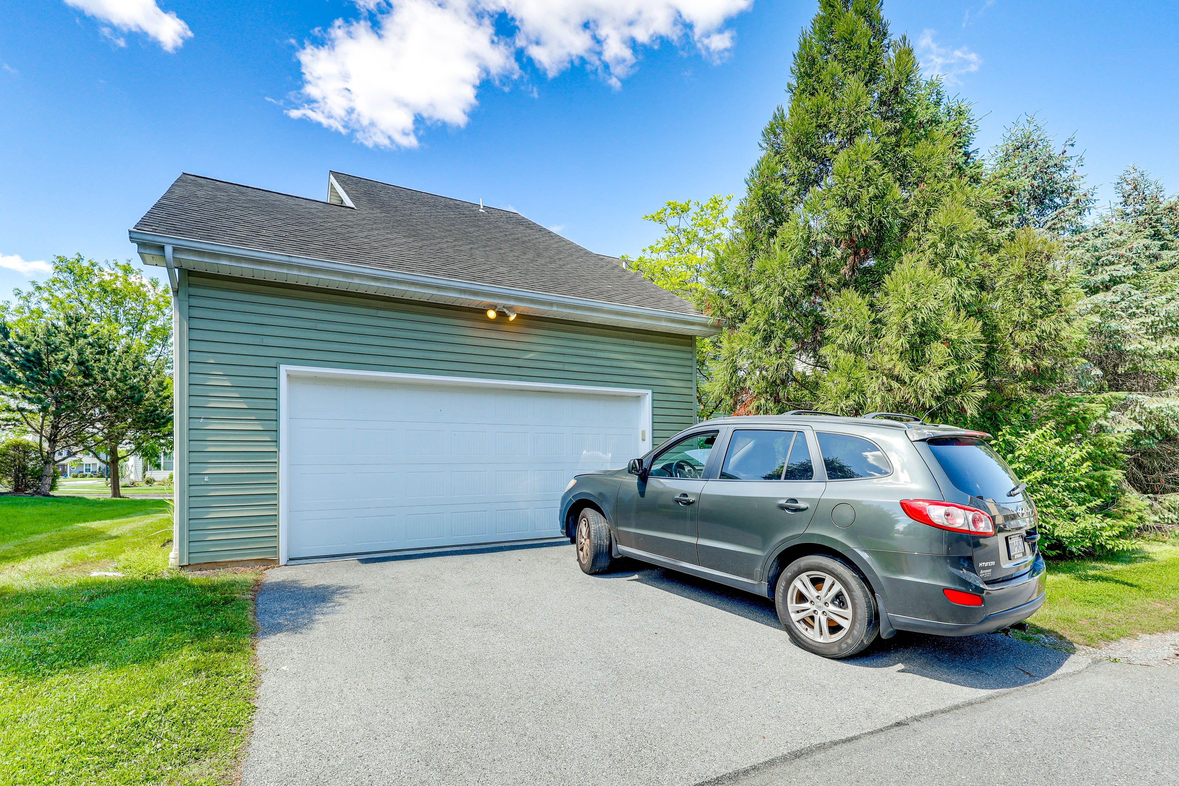 Parking | Garage (2 Vehicles) | Driveway (1 Vehicle)
