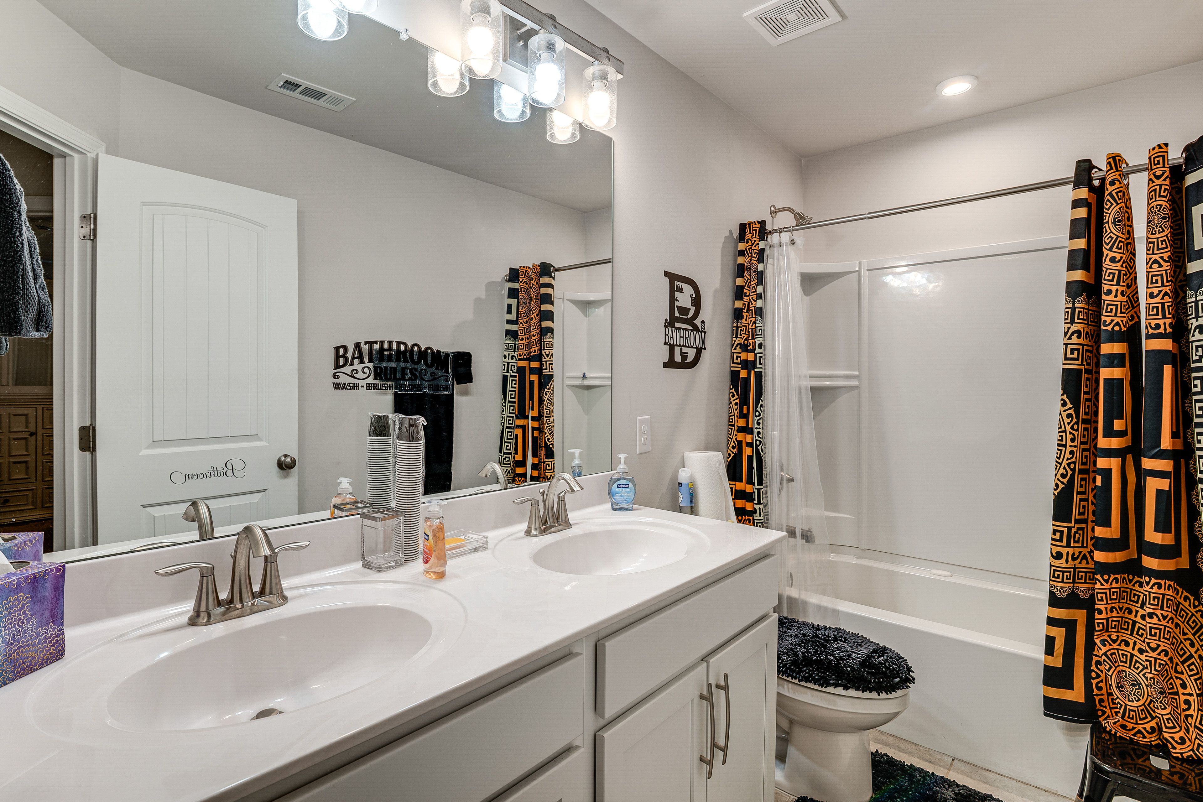 Bathroom | 2nd Floor