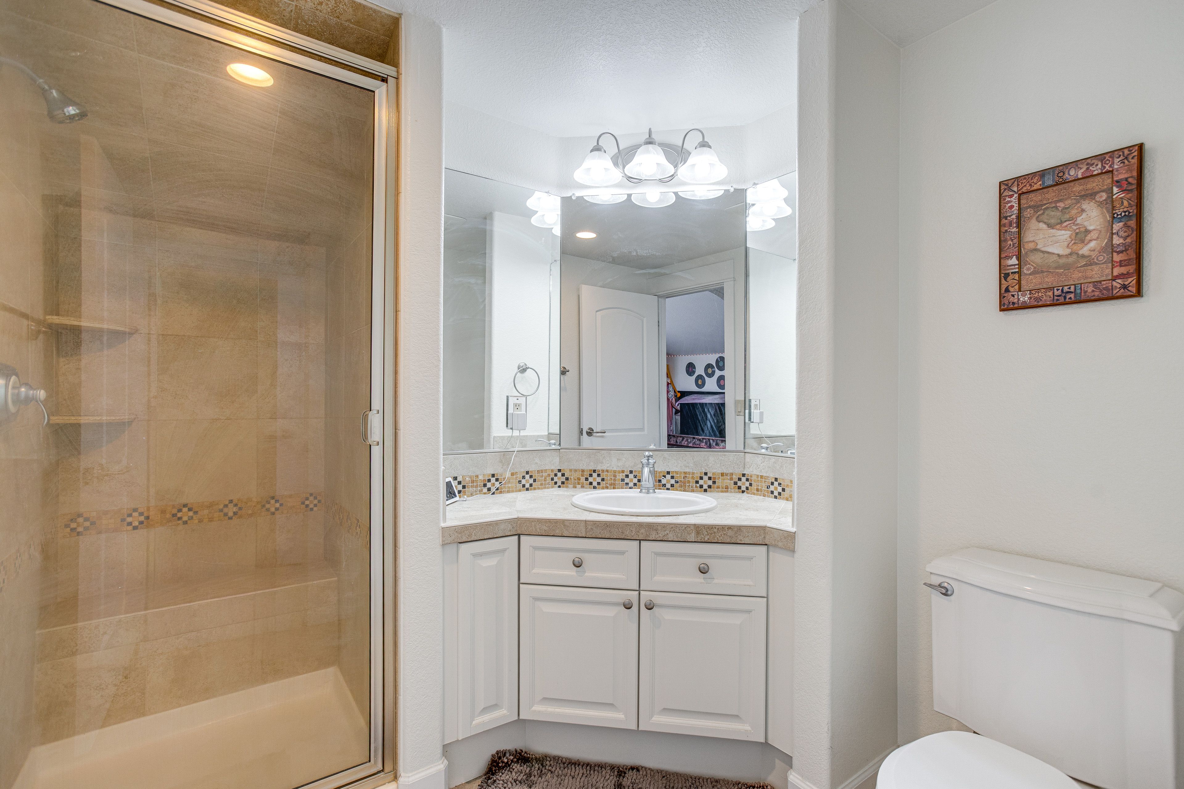 En-Suite Bathroom | 2nd Floor