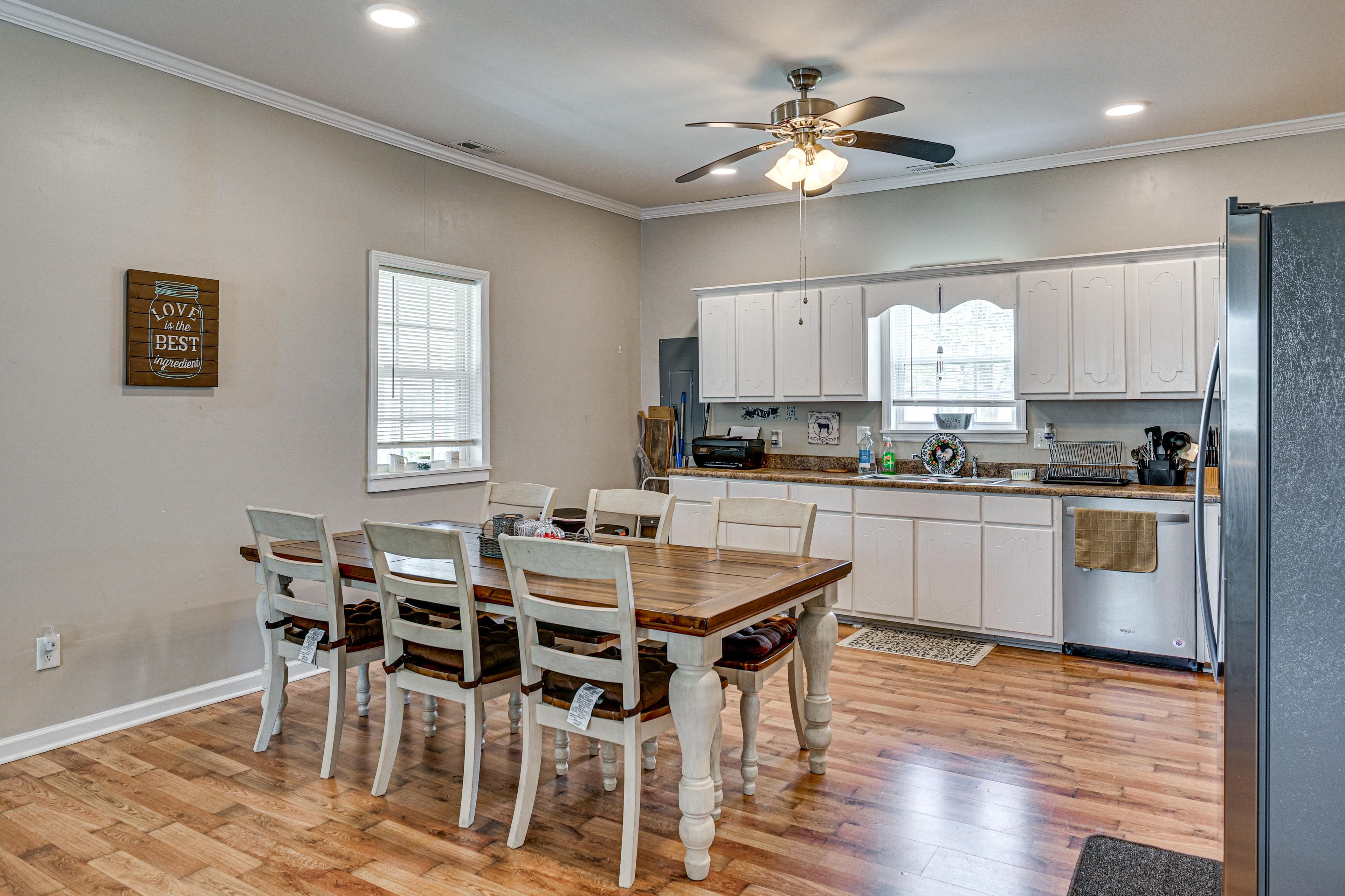 Kitchen & Dining Area