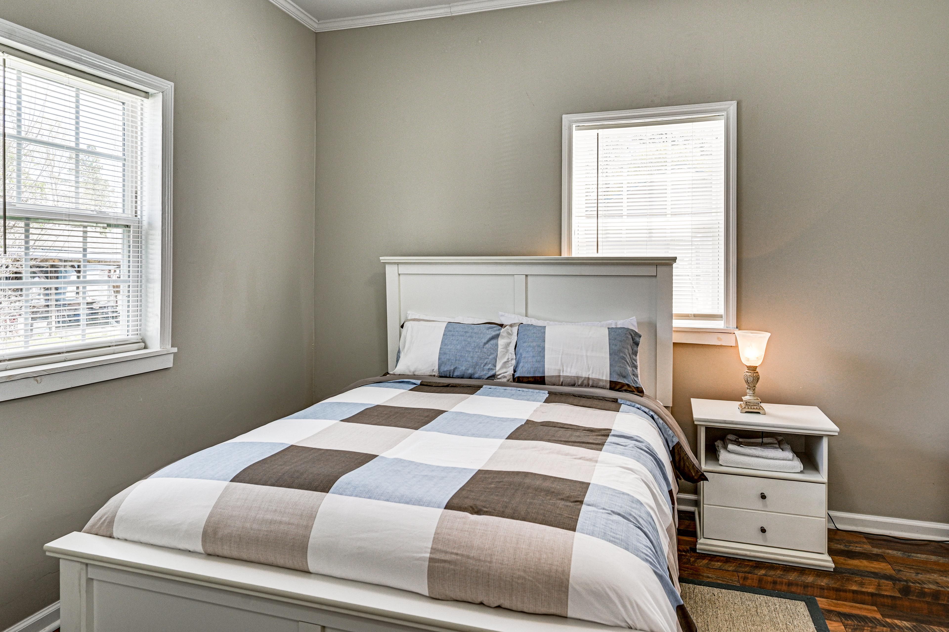 Bedroom 2 | Queen Bed