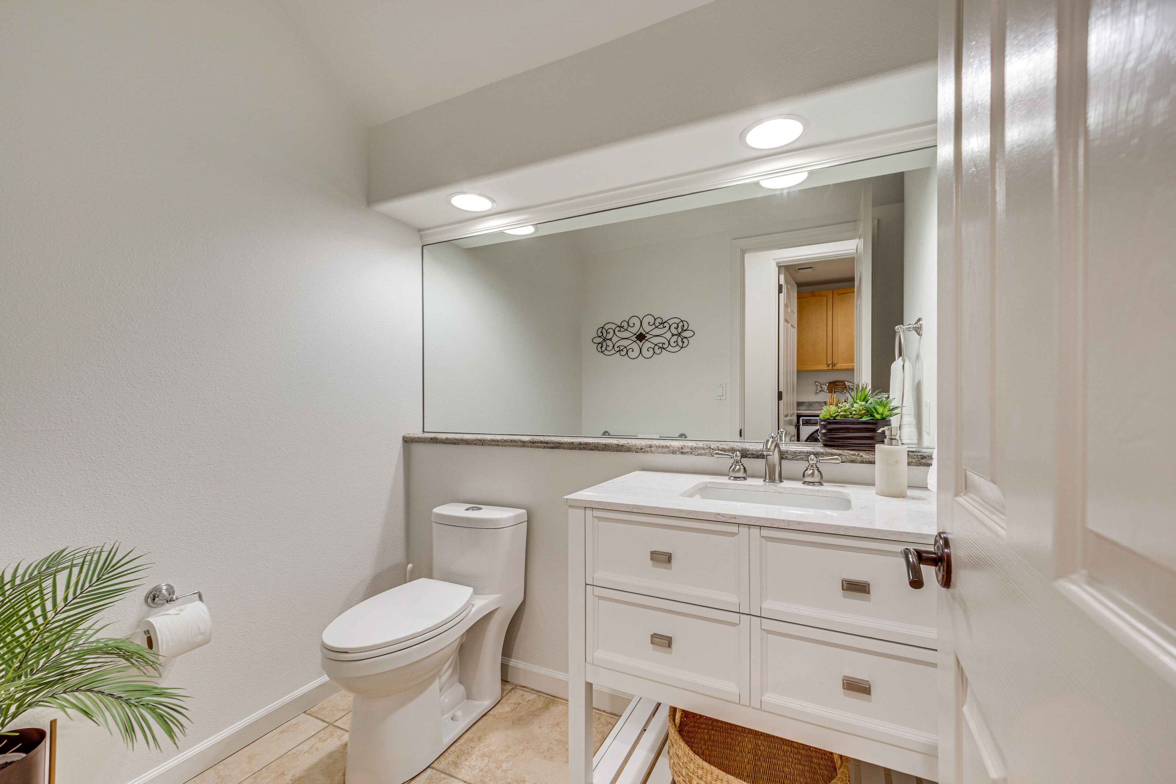 Half Bathroom | 1st Floor
