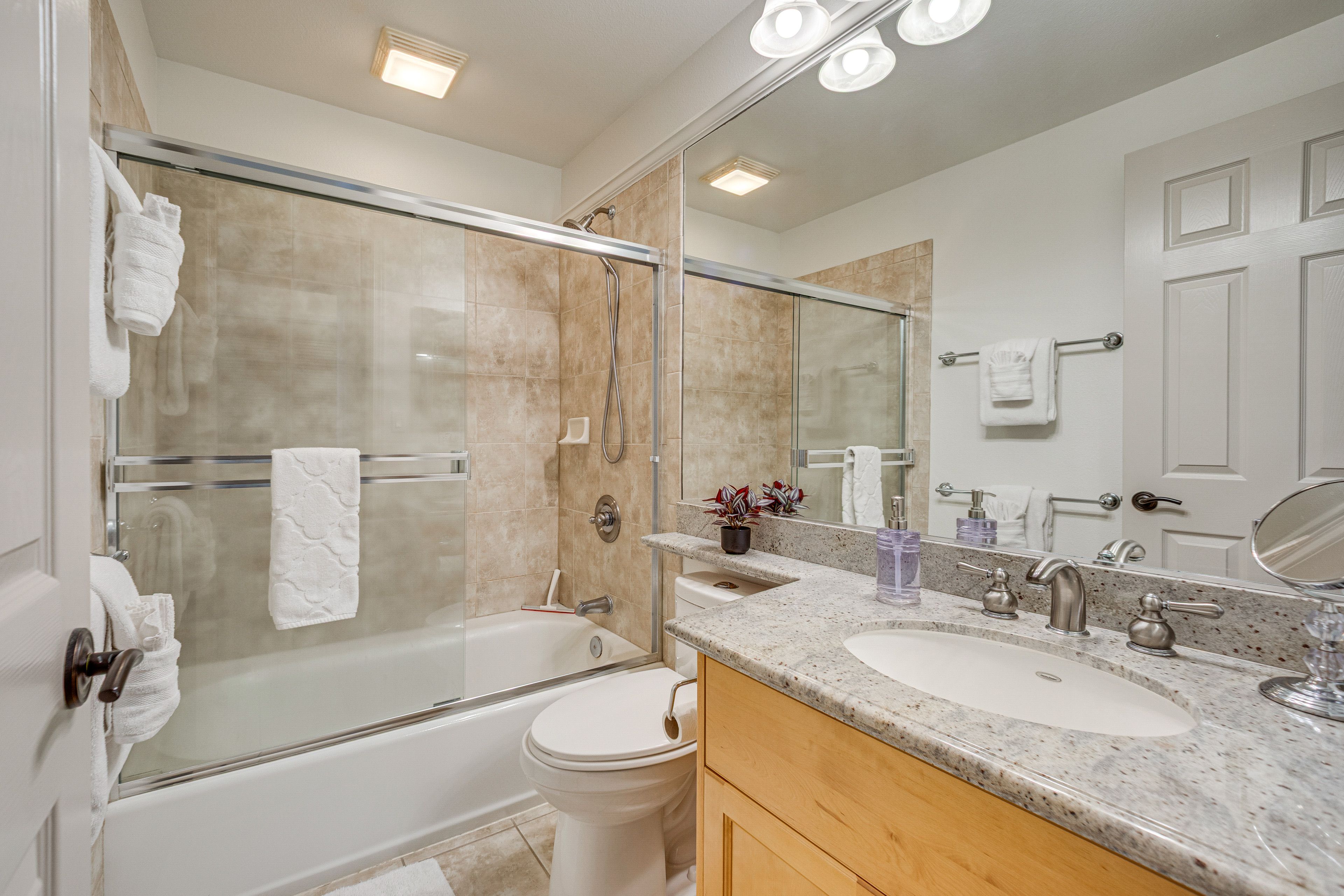 Full Bathroom | 2nd Floor
