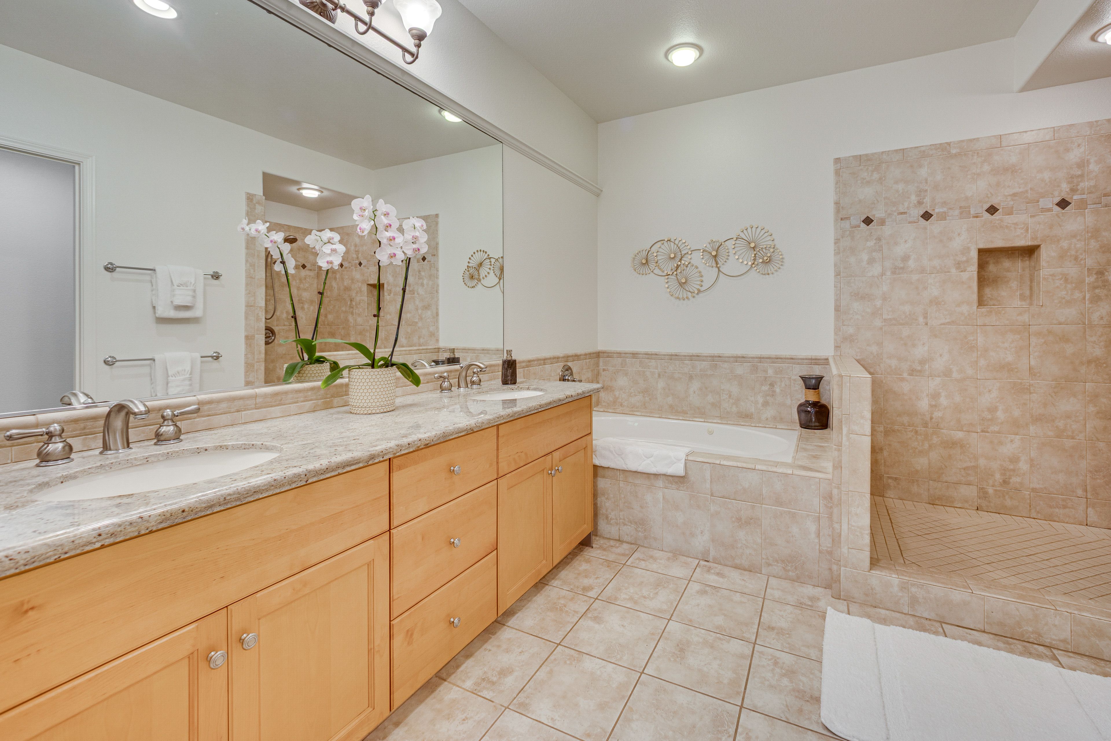 Full Bathroom | 2nd Floor