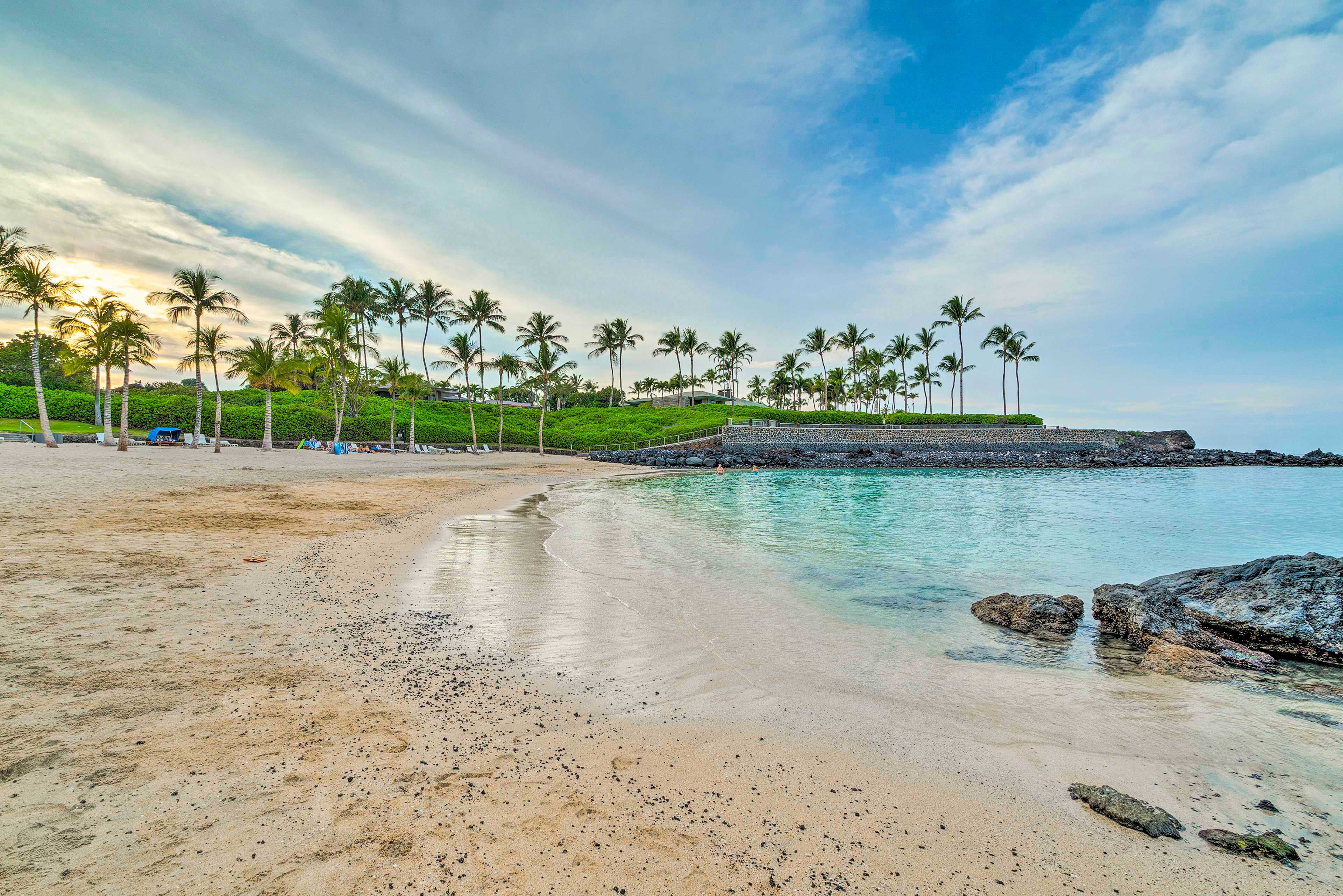 1 Mi to Private Beach Club