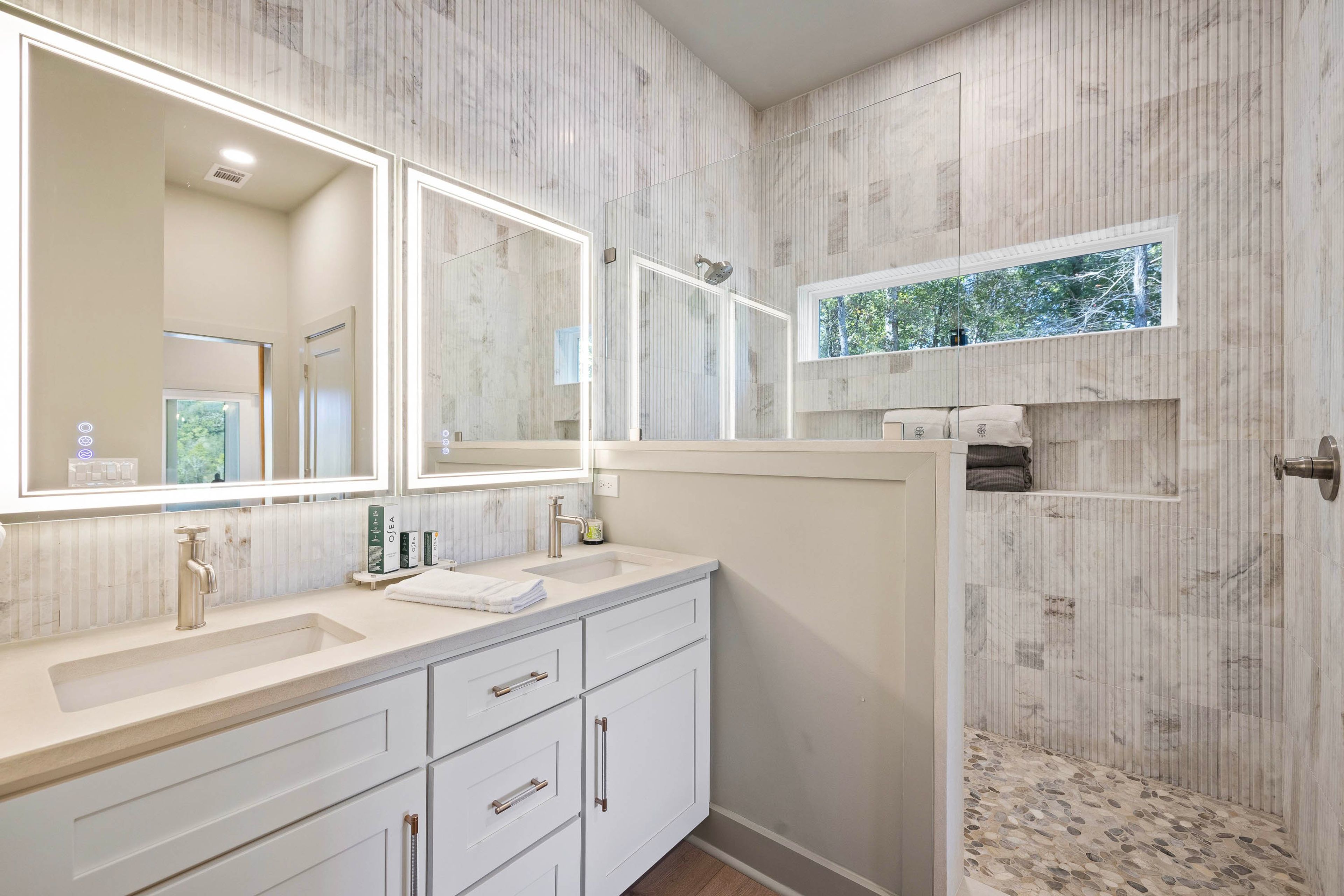 Bathroom | Main Floor